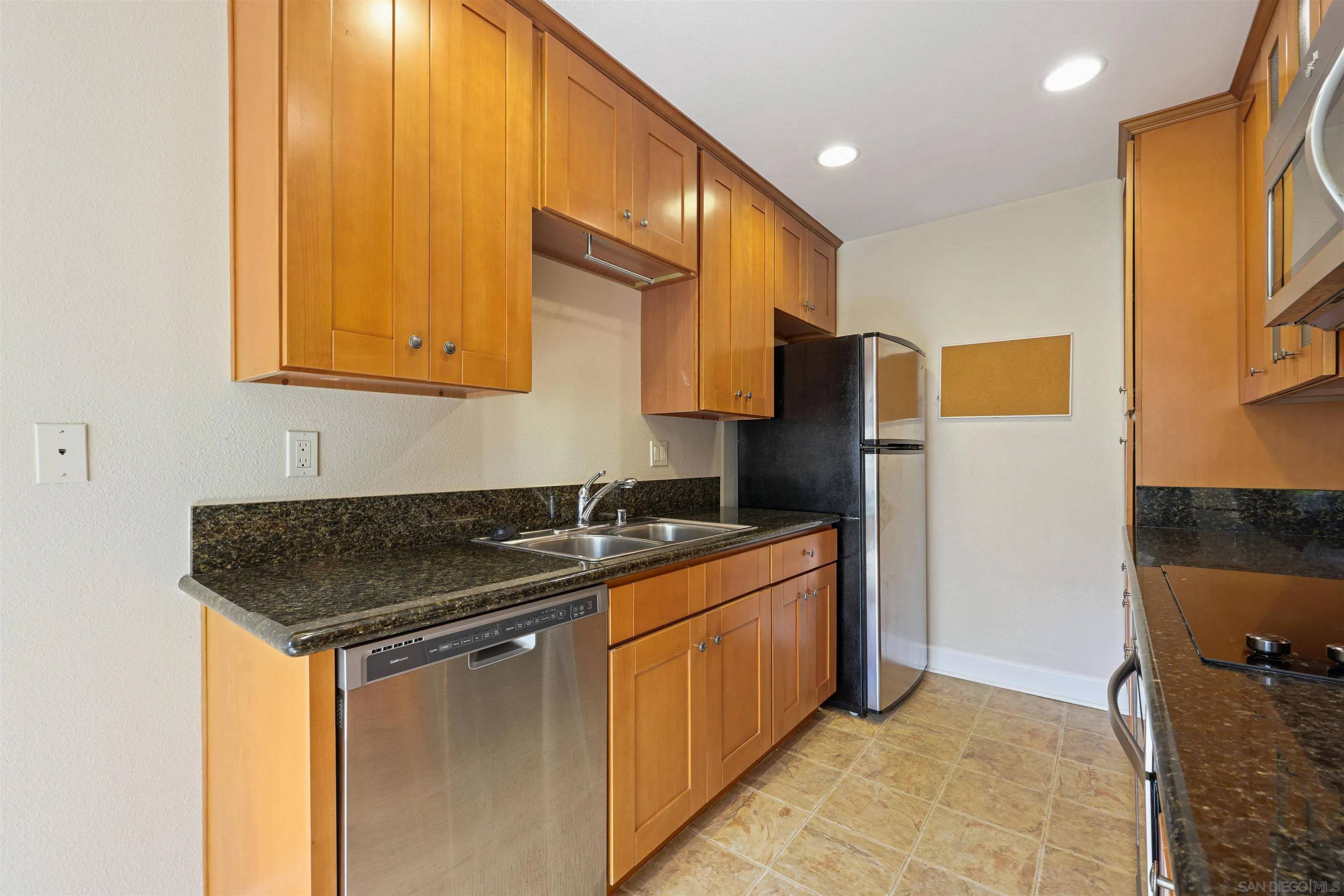 La Jolla, CA 92037,8515 Villa La Jolla Dr #G