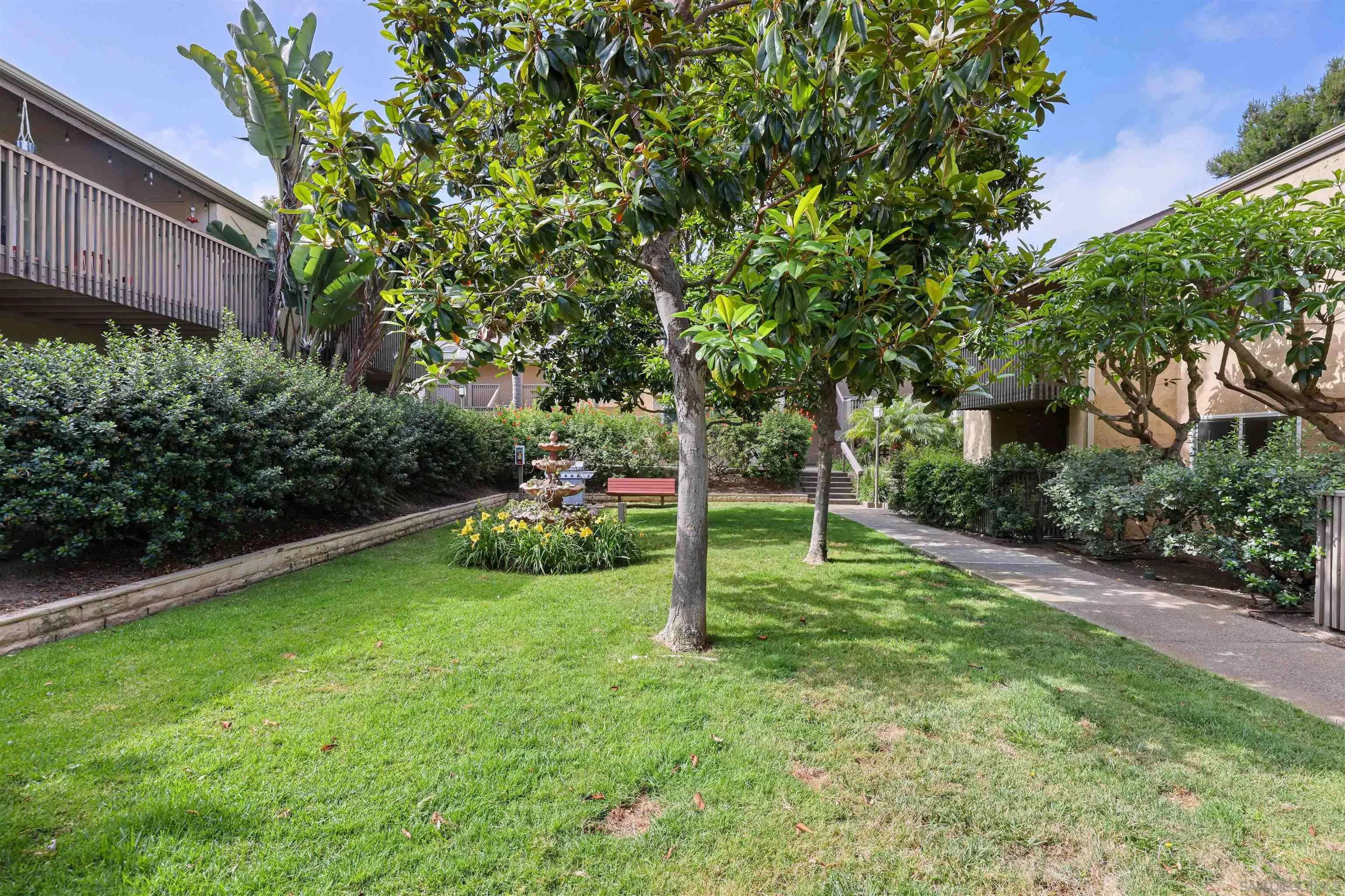 La Jolla, CA 92037,8515 Villa La Jolla Dr #G