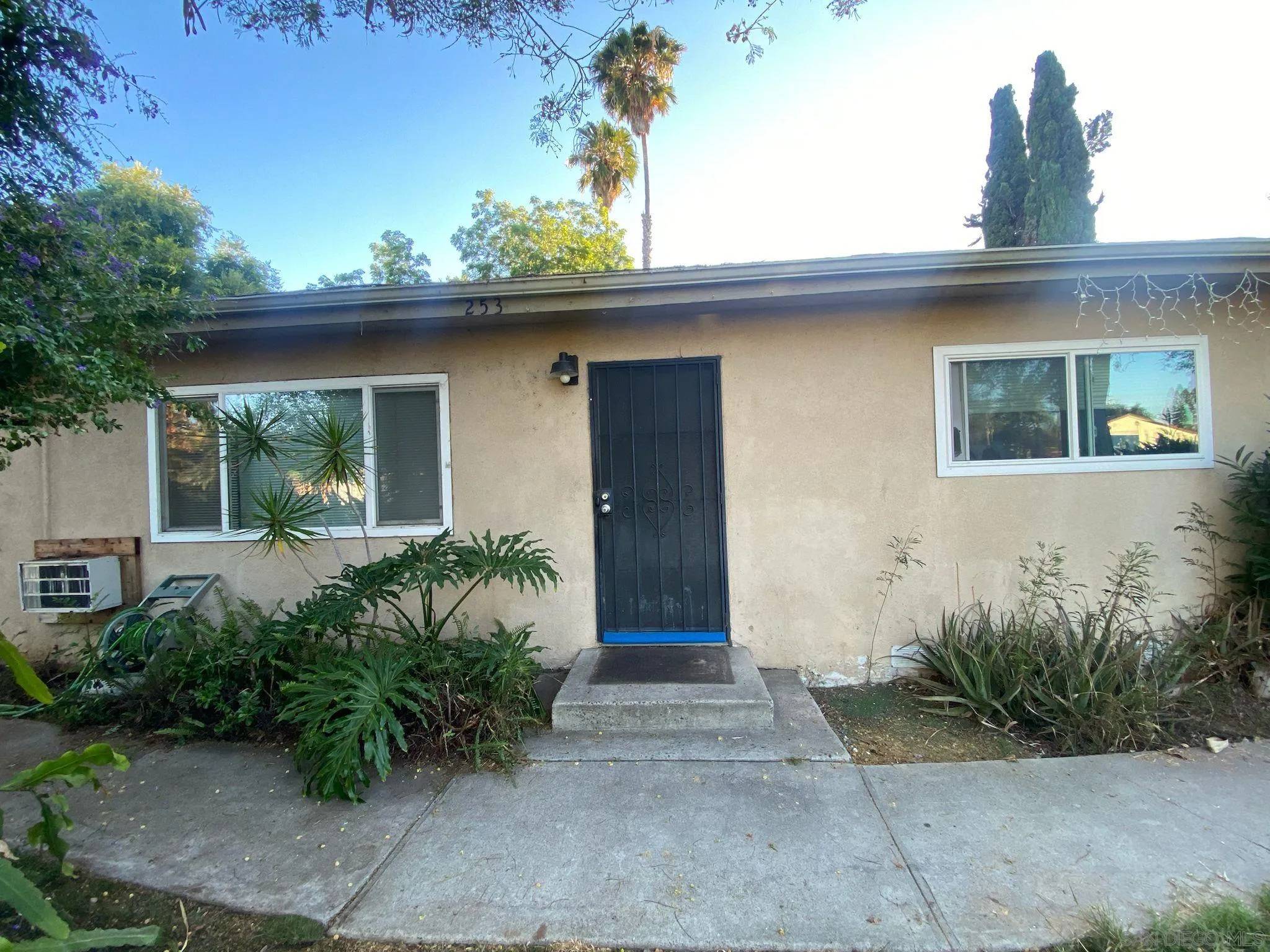 Escondido, CA 92025,253 N Cedar St