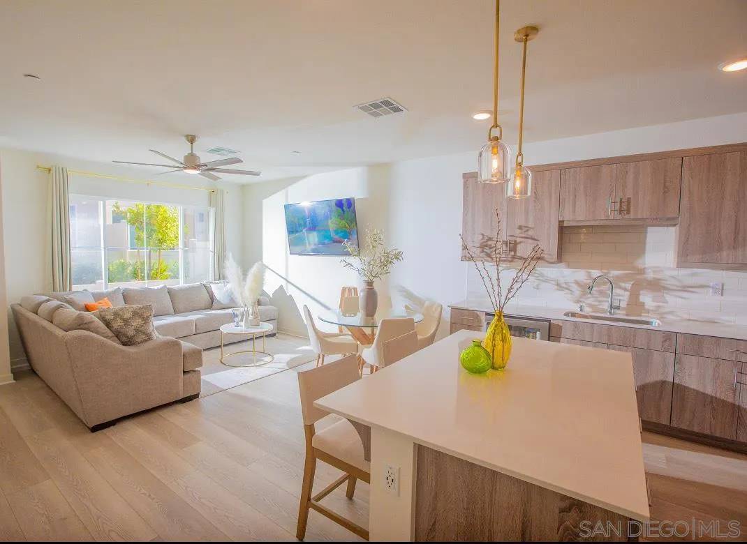 Fallbrook, CA 92028,35177 GROVE TRAIL