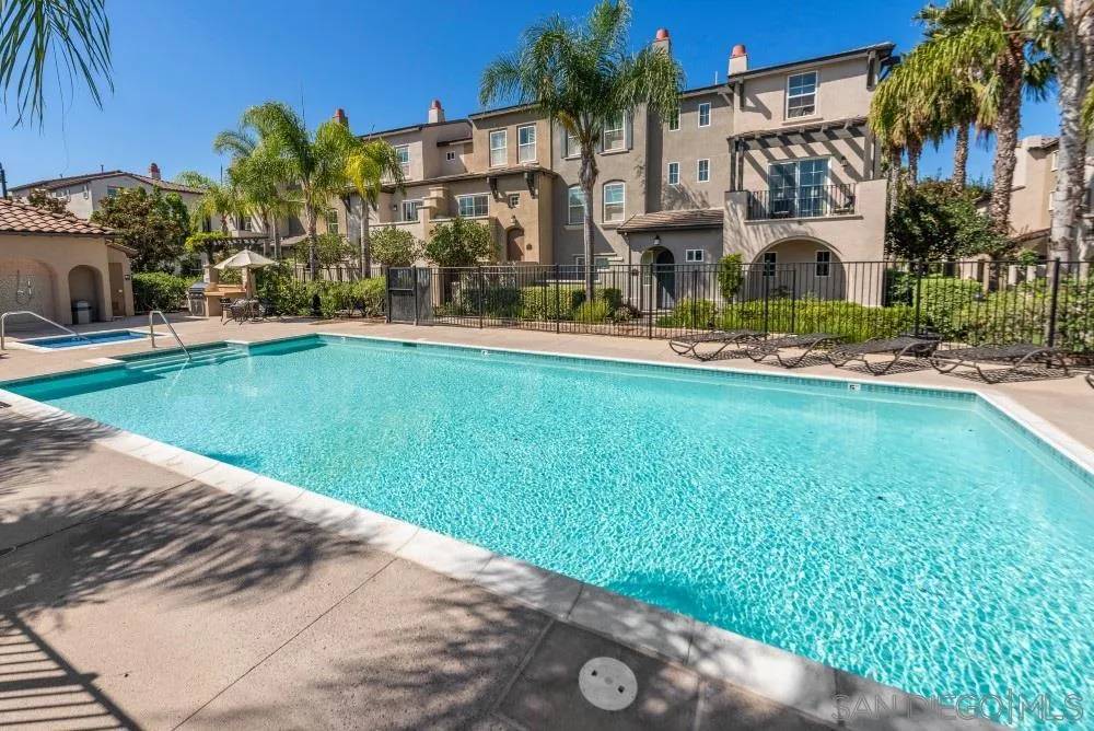 San Diego, CA 92127,10556 Debreceni Way #11