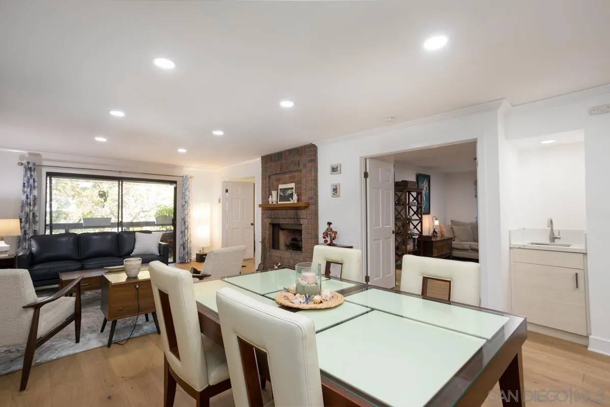 La Jolla, CA 92037,8880 Villa La Jolla Dr #208