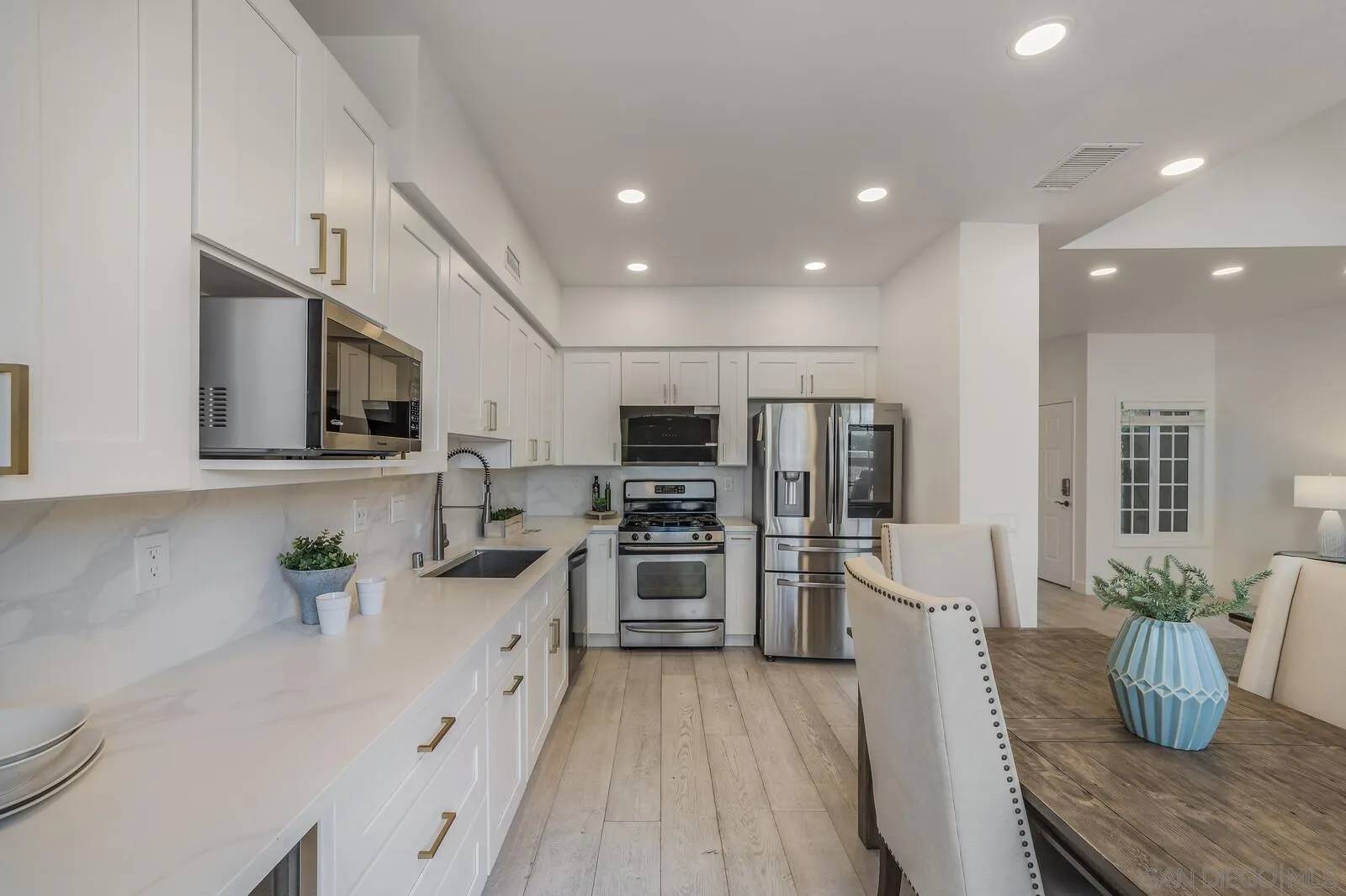 San Diego, CA 92130,3872 Creststone Pl