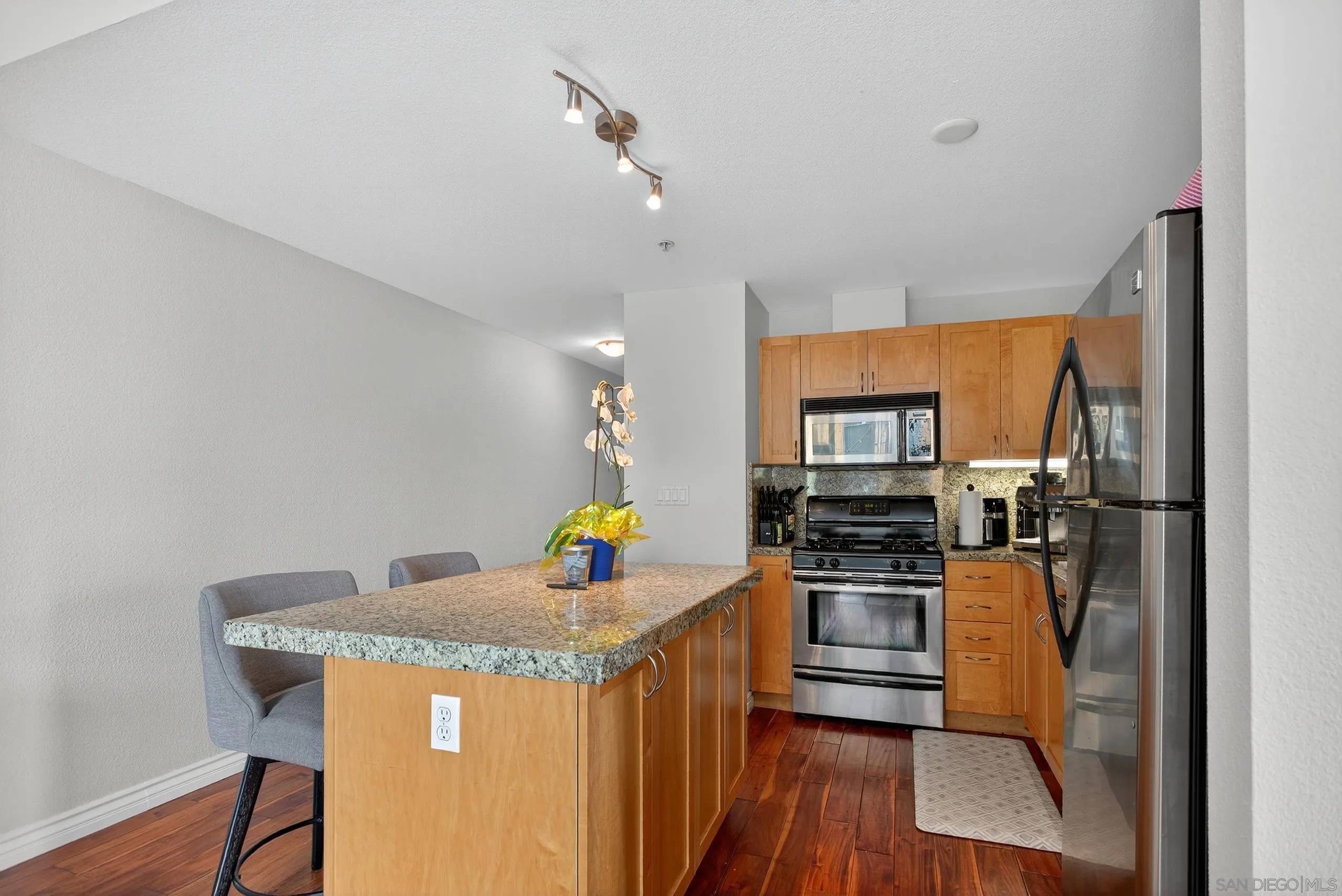 San Diego, CA 92101,1240 India St #618