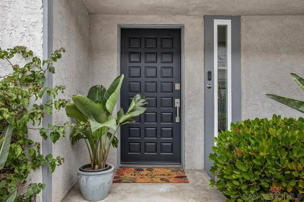 Carlsbad, CA 92009,2819 Unicornio St.