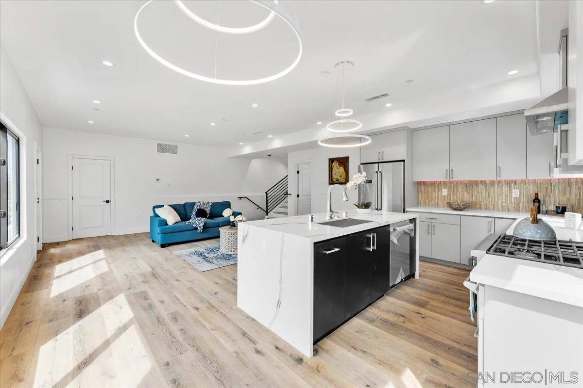 Escondido, CA 92025,422 S Spruce