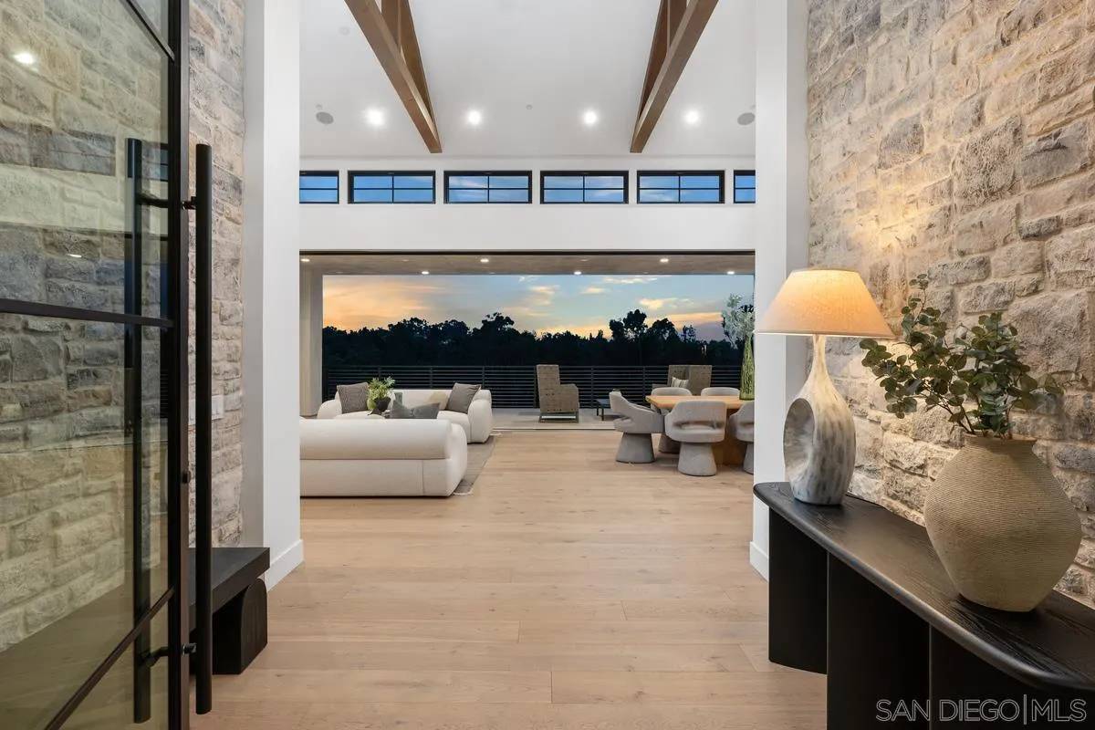 Rancho Santa Fe, CA 92067,6691-93 Camino Saucito