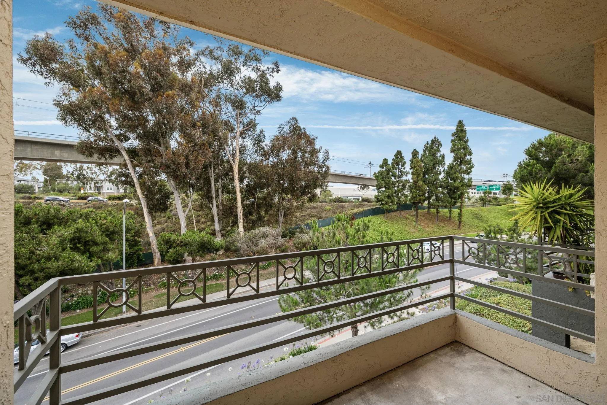 San Diego, CA 92122,7405 Charmant Dr. 2306 #2306