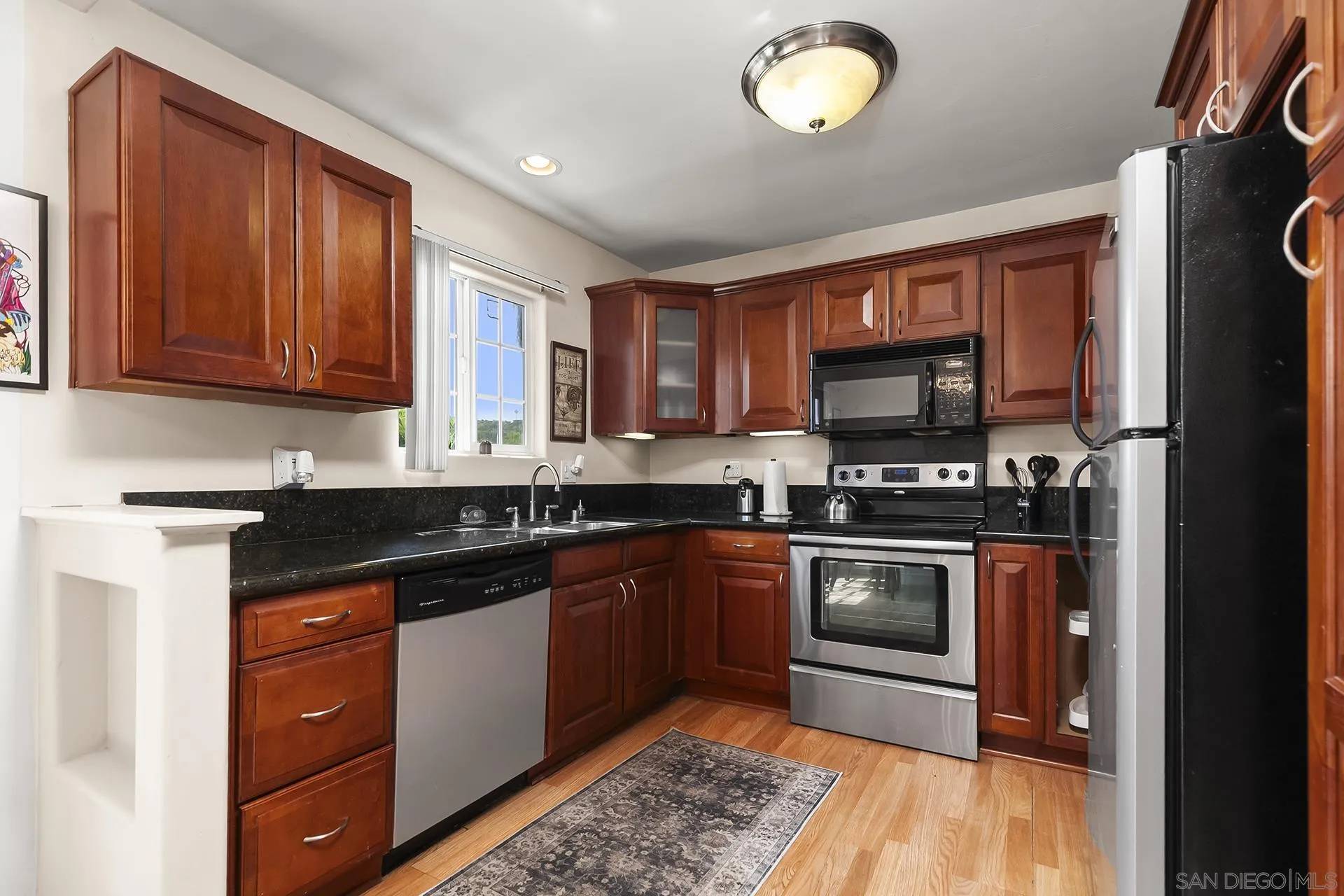 El Cajon, CA 92020,605 S MOLLISON #205