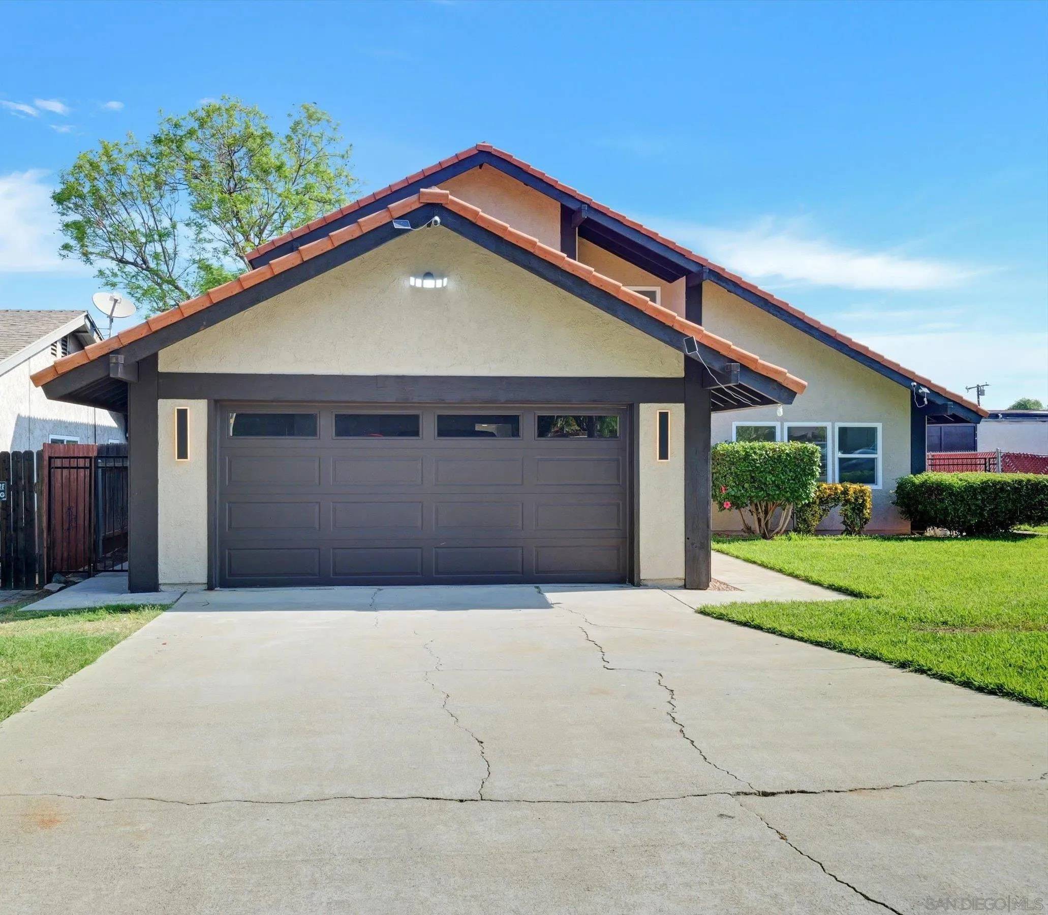 Corona, CA 92882,995 Bluecrest St