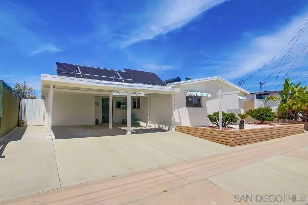 San Diego, CA 92117,4996 Triana St