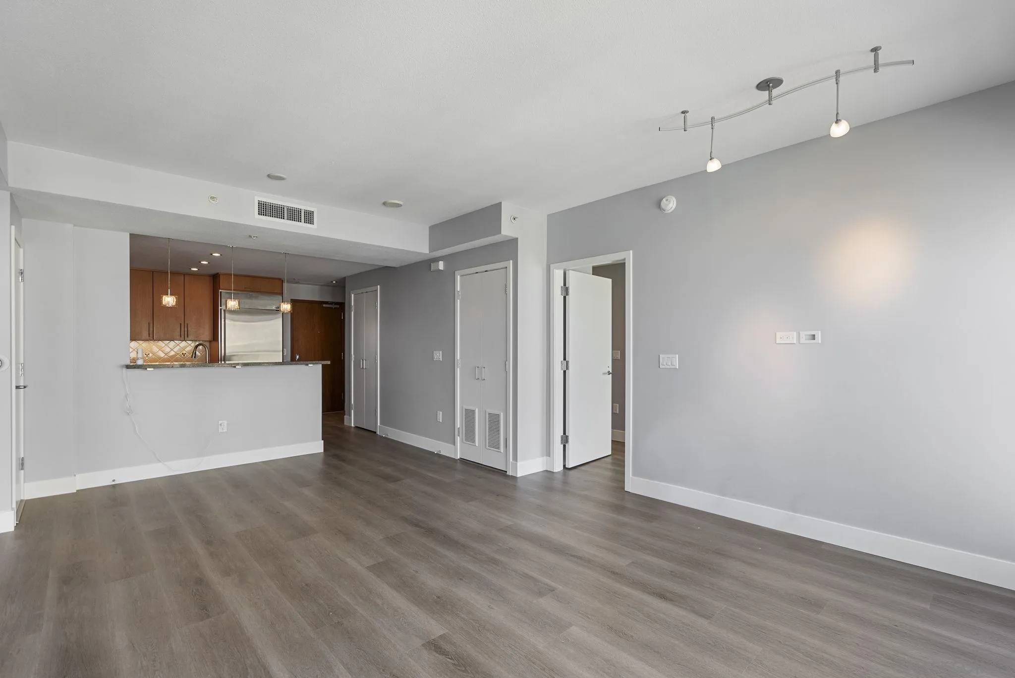 San Diego, CA 92101,325 7th Ave #1207