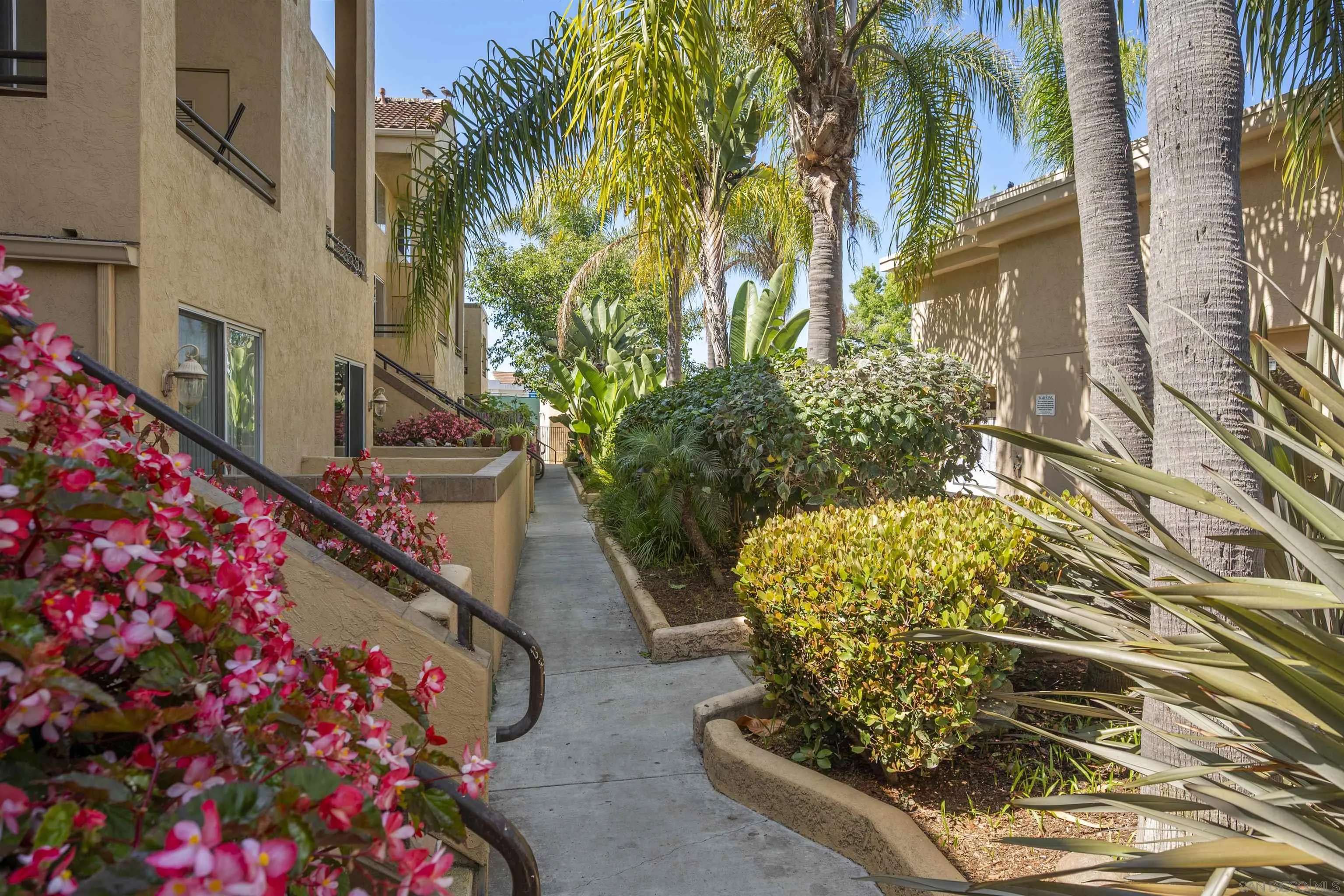 San Diego, CA 92122,3957 Nobel Dr #208