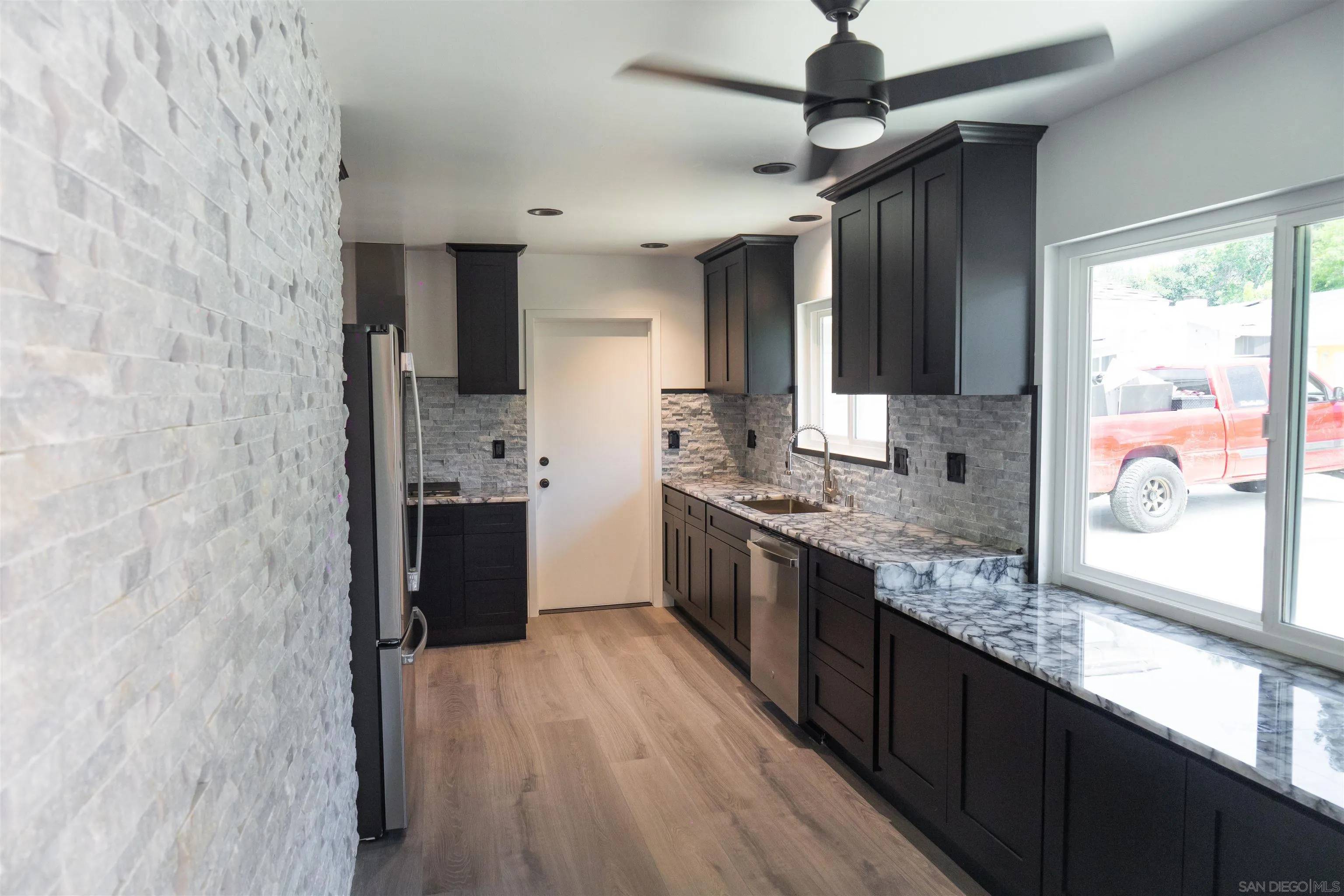 San Diego, CA 92120,6517 Hillgrove