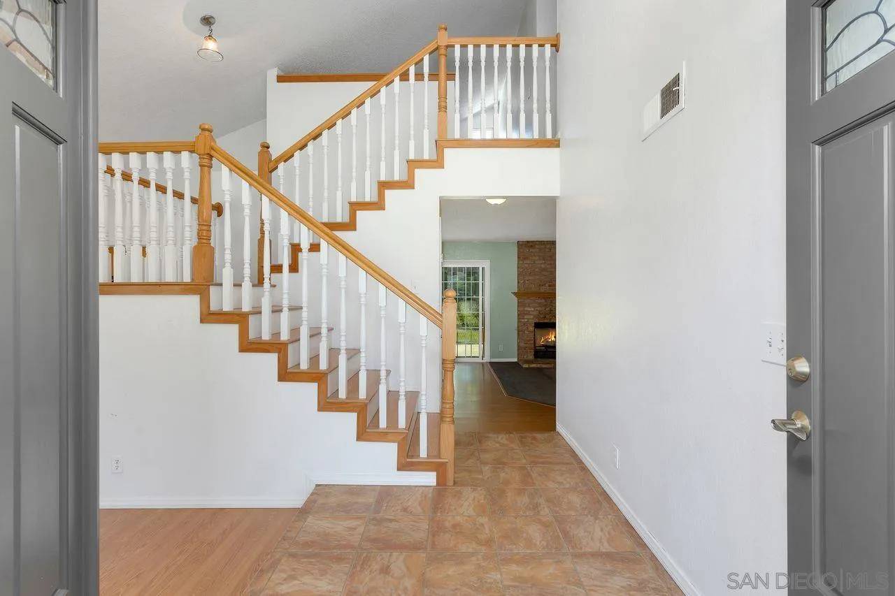 Escondido, CA 92027,1217 Armstrong Cir