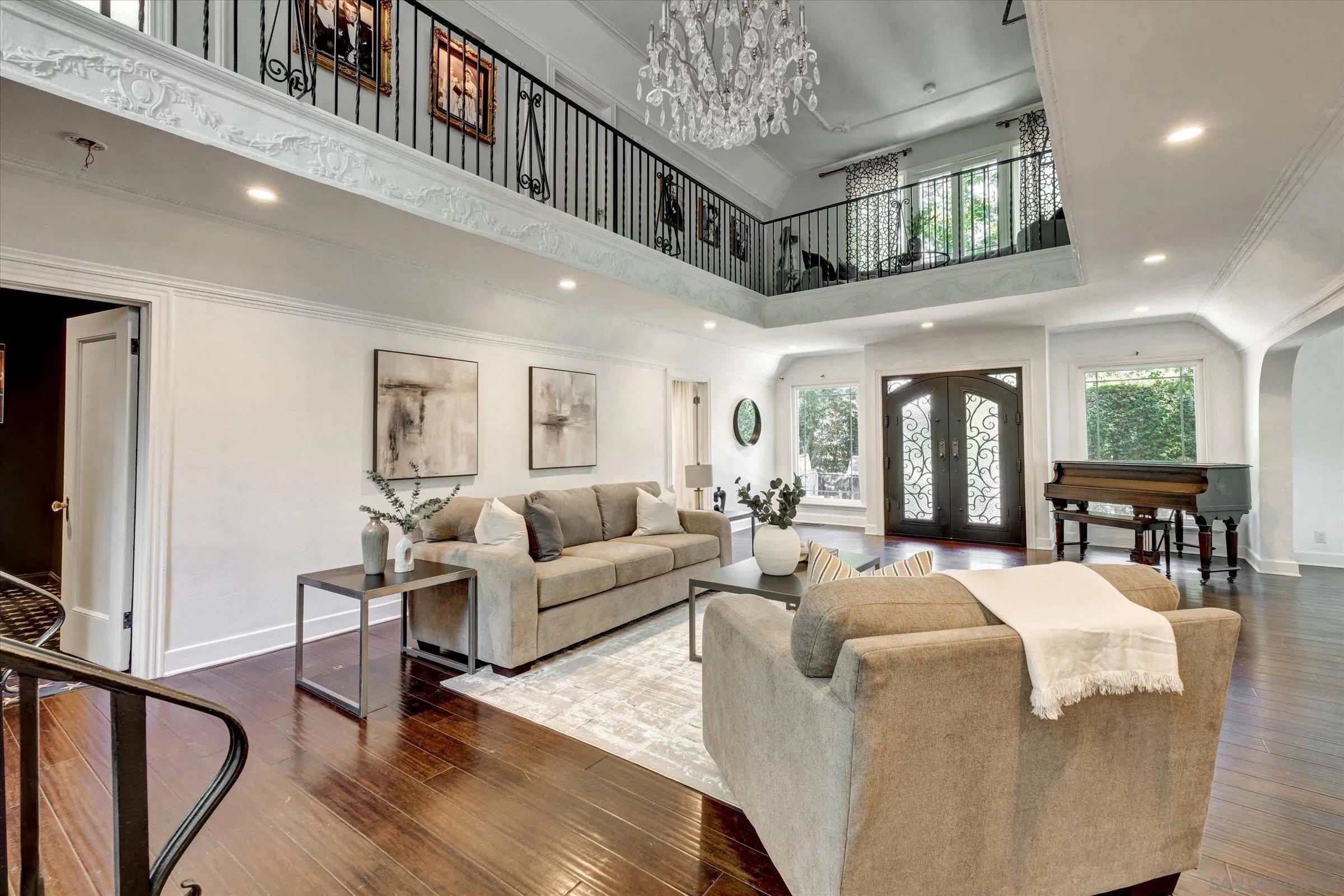 Los Angeles, CA 90027,1901 N Catalina Street