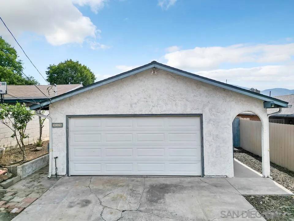 Spring Valley, CA 91977,935 Ramona Ave