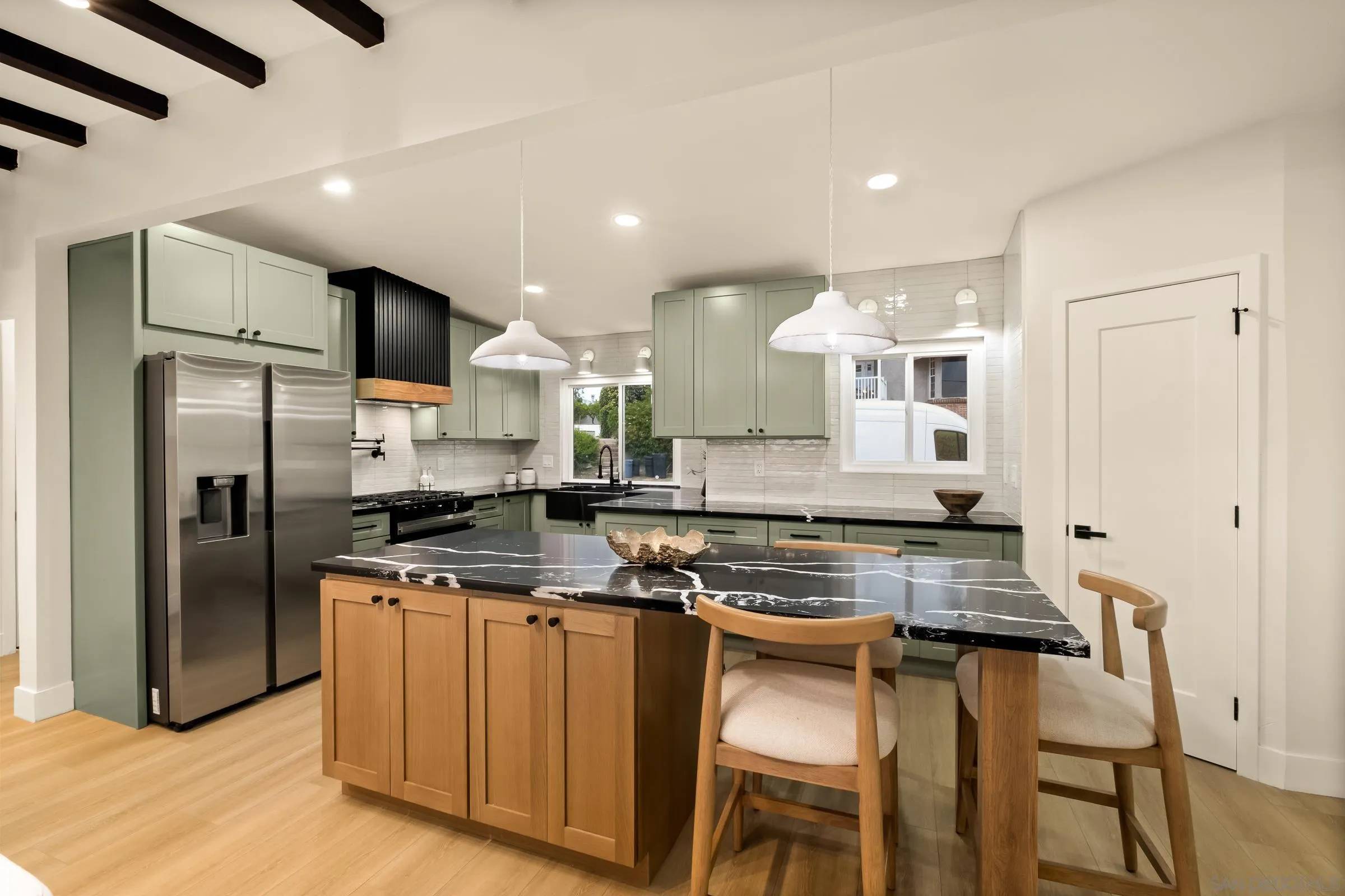 San Diego, CA 92110,5061 Onstad St