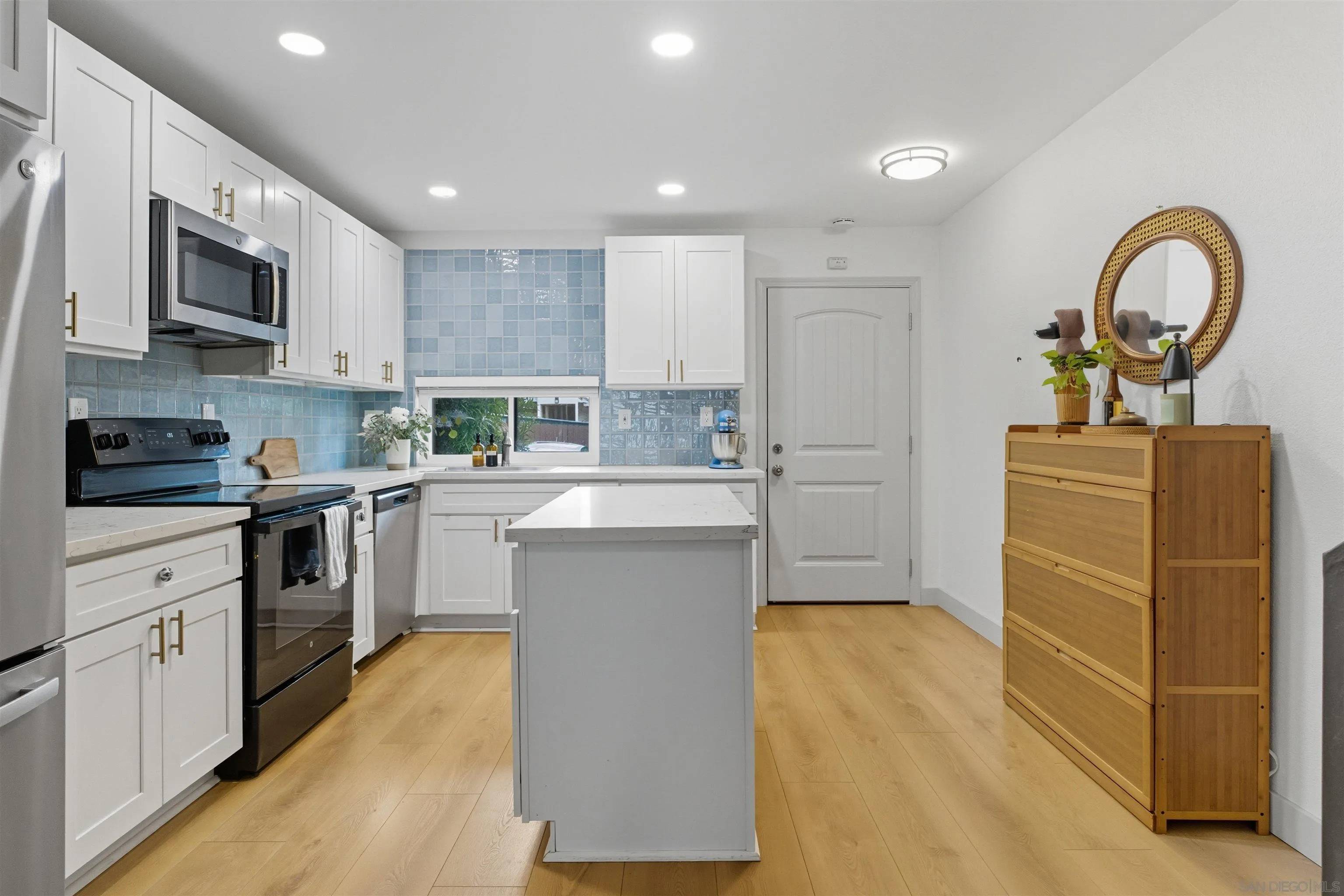 San Diego, CA 92111,7797 Stalmer St. #1F