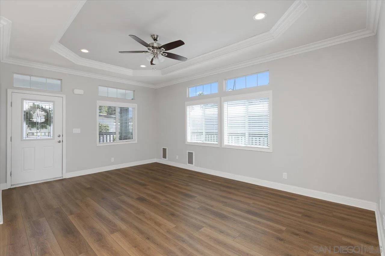 Carlsbad, CA 92011,7207 Santa Barbara Street #154