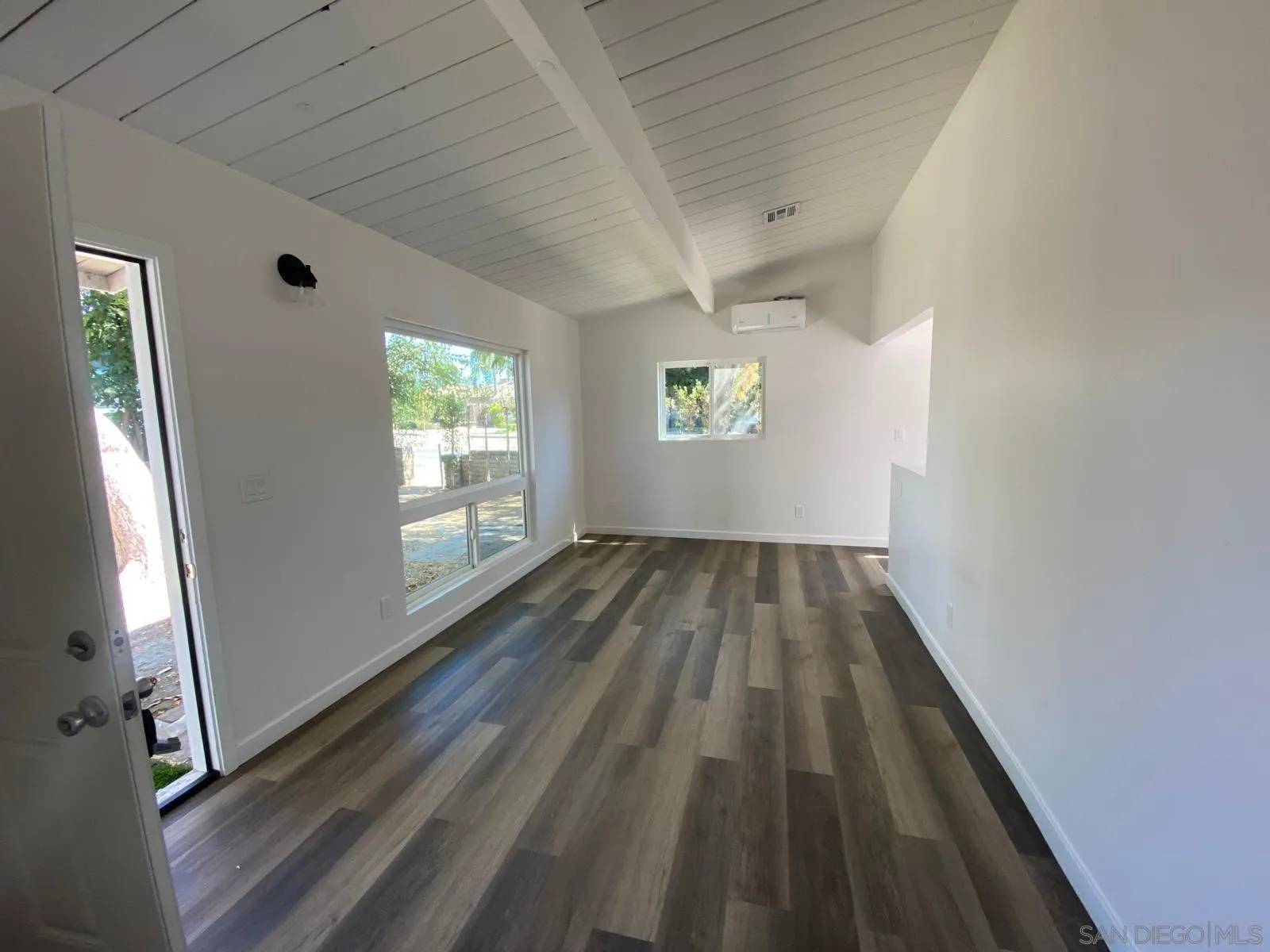 Escondido, CA 92025,1118 E Grand Ave
