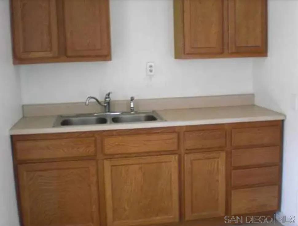 Riverside, CA 92509,3925 Mennes