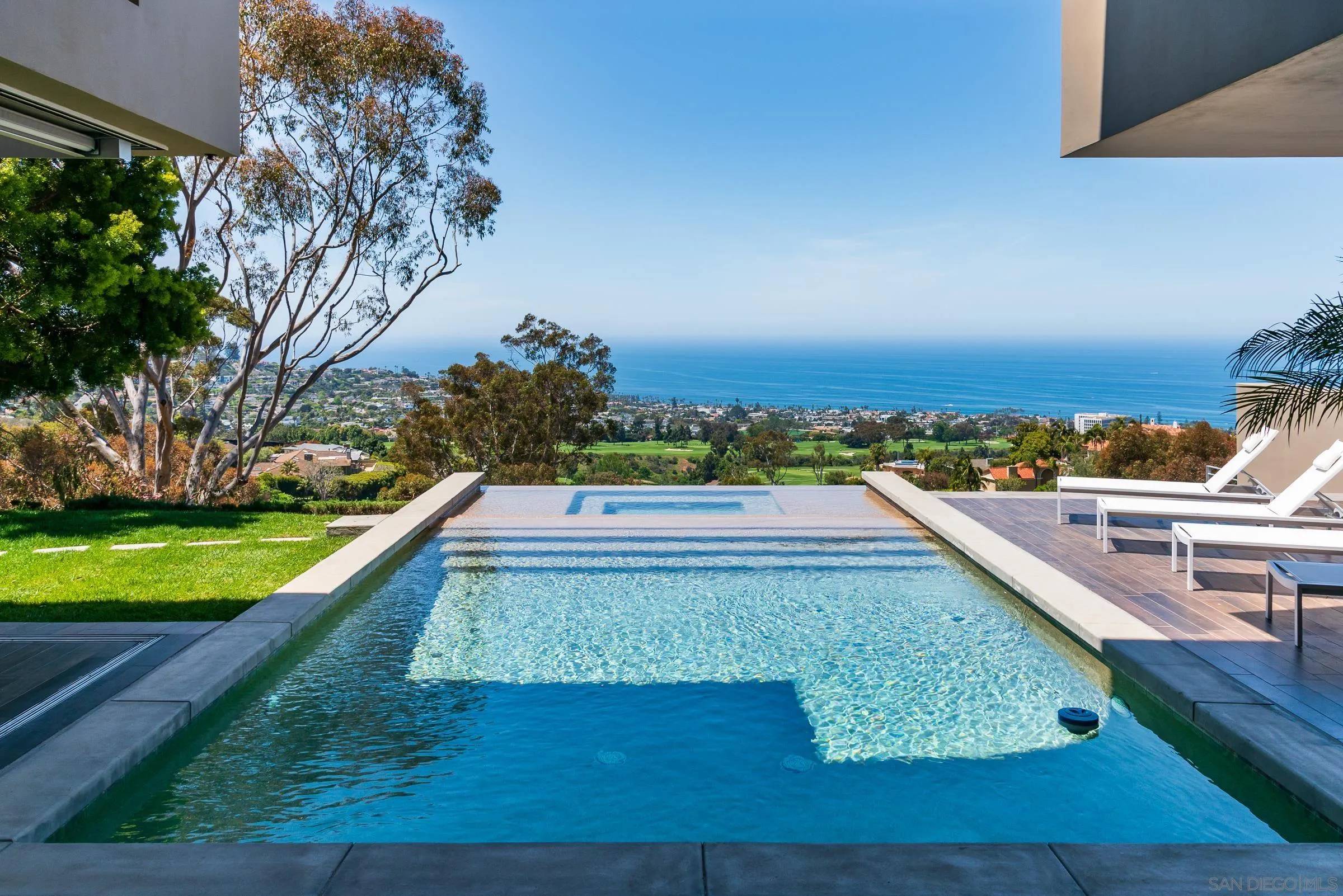 La Jolla, CA 92037,7232 Romero Dr