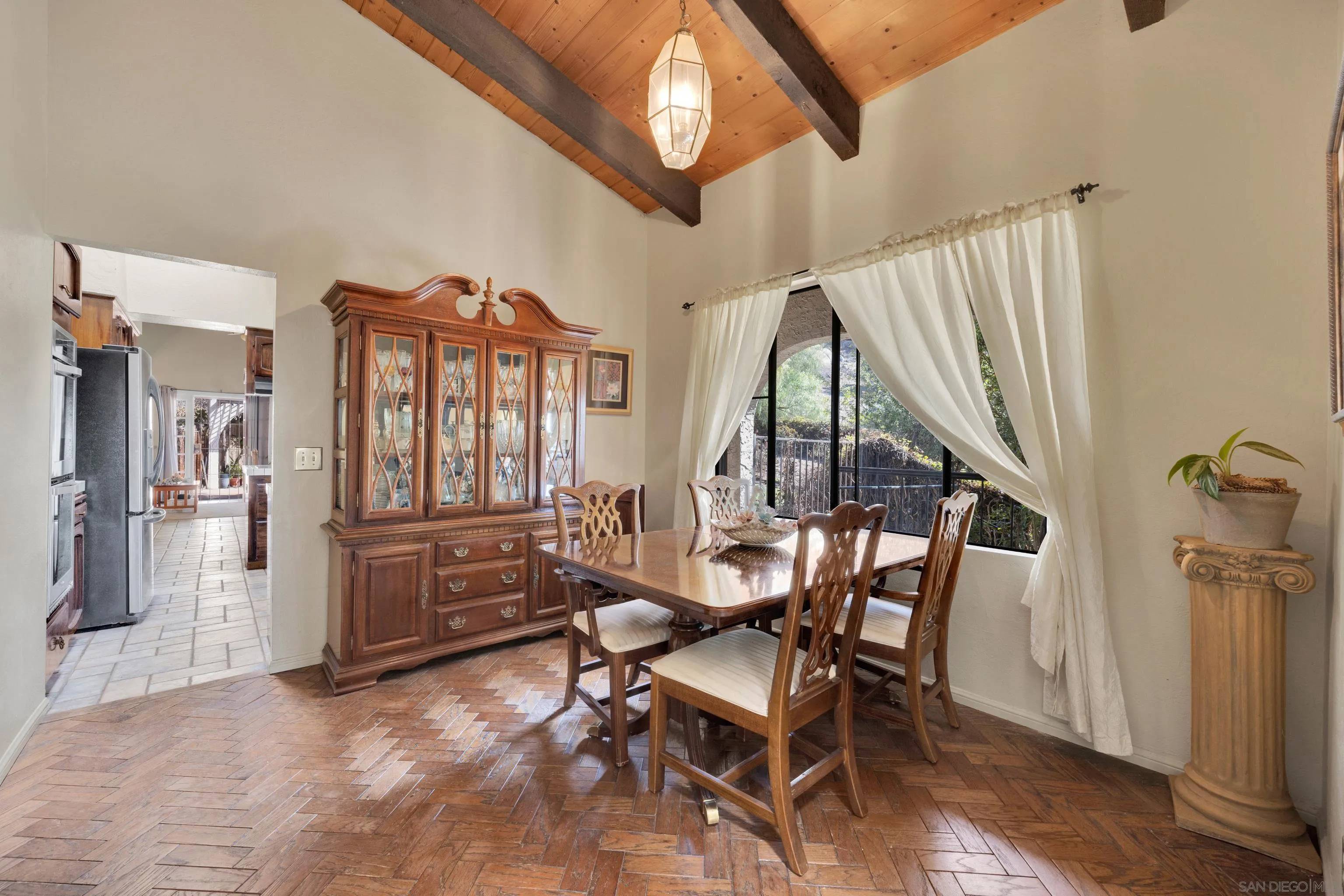 El Cajon, CA 92019,1876 Vista Way