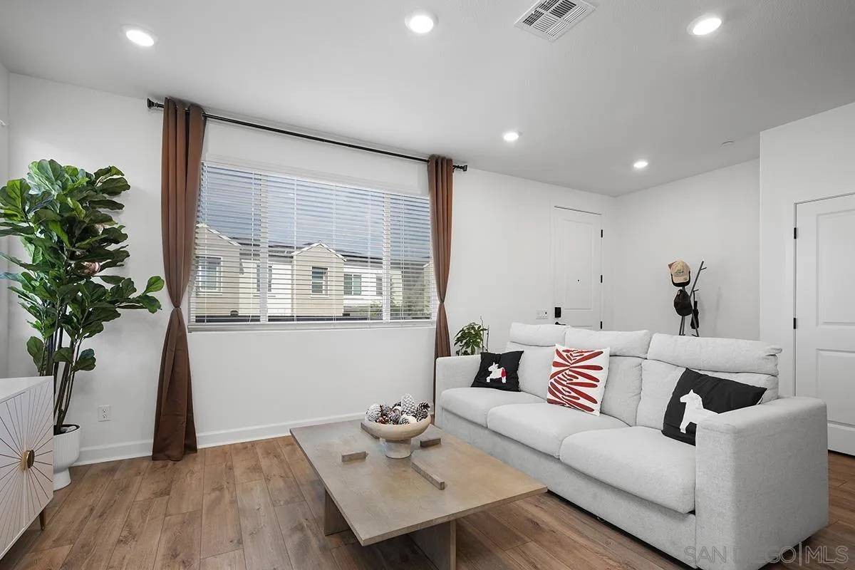 Chula Vista, CA 91911,763 Makani St #6