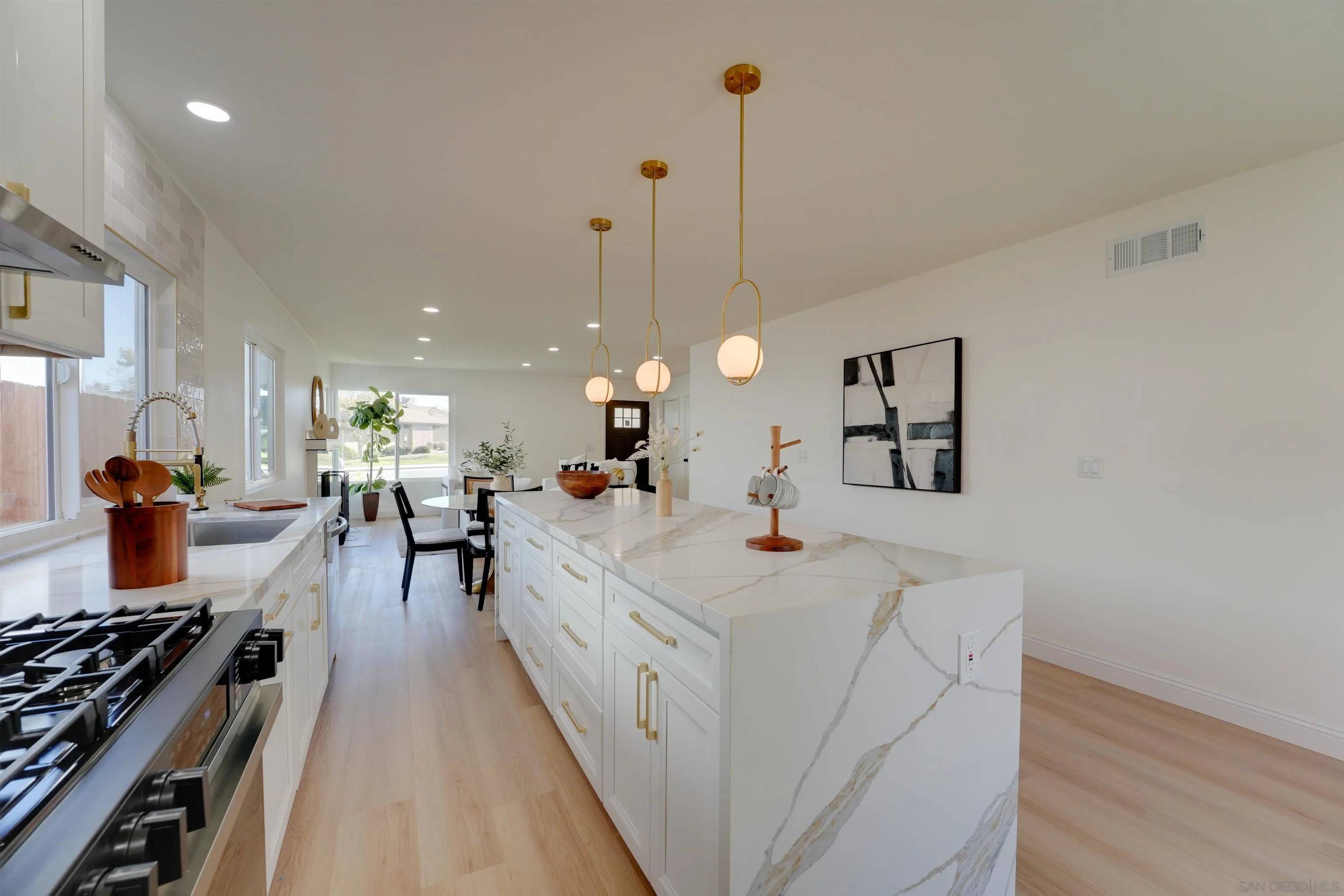 San Diego, CA 92114,898 VALENCIA PARKWAY