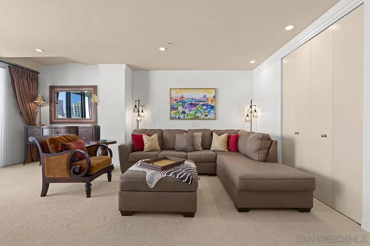 San Diego, CA 92101,700 Front St #1308