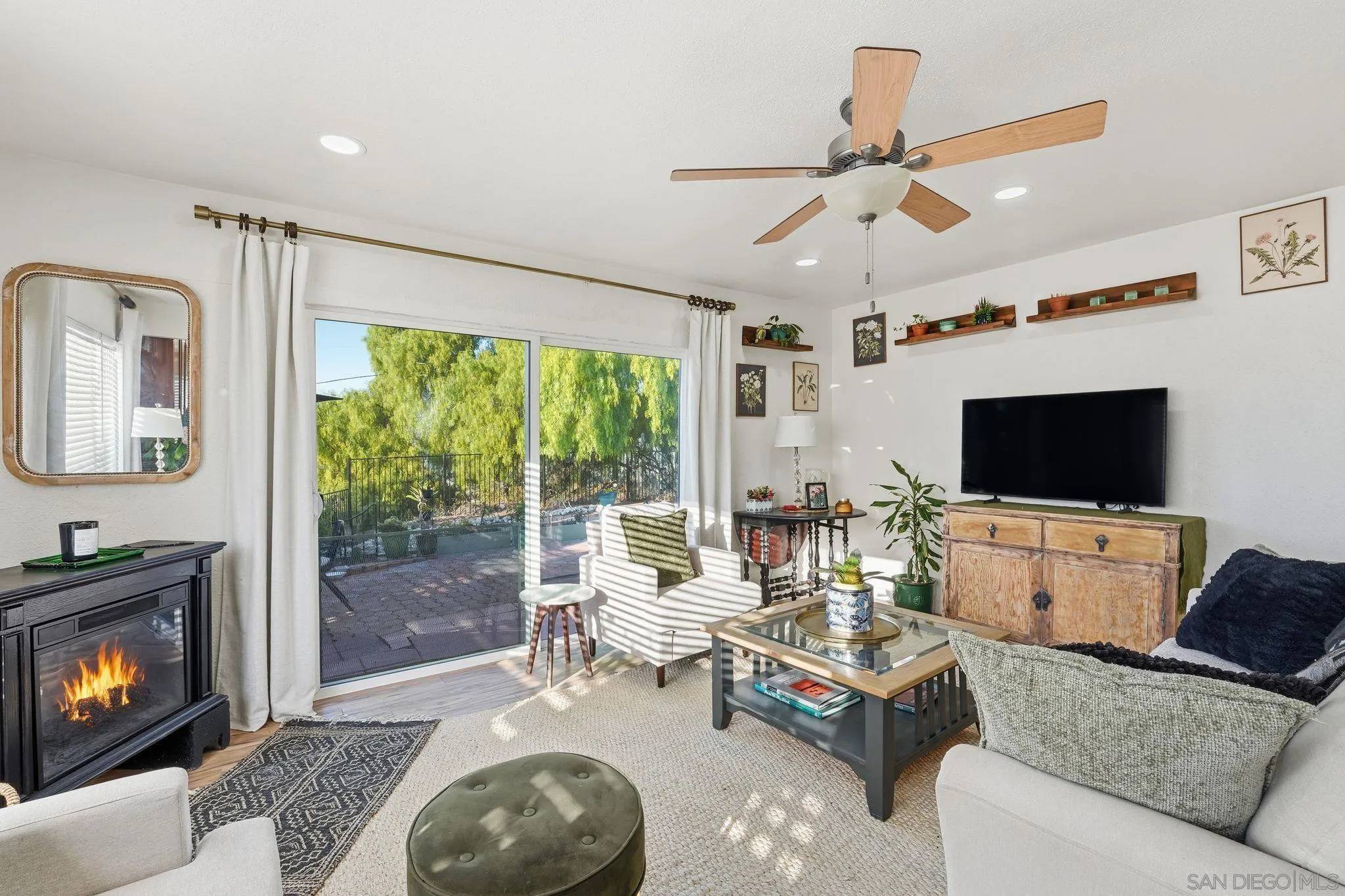 San Diego, CA 92114,6431-37 Madrone Ave