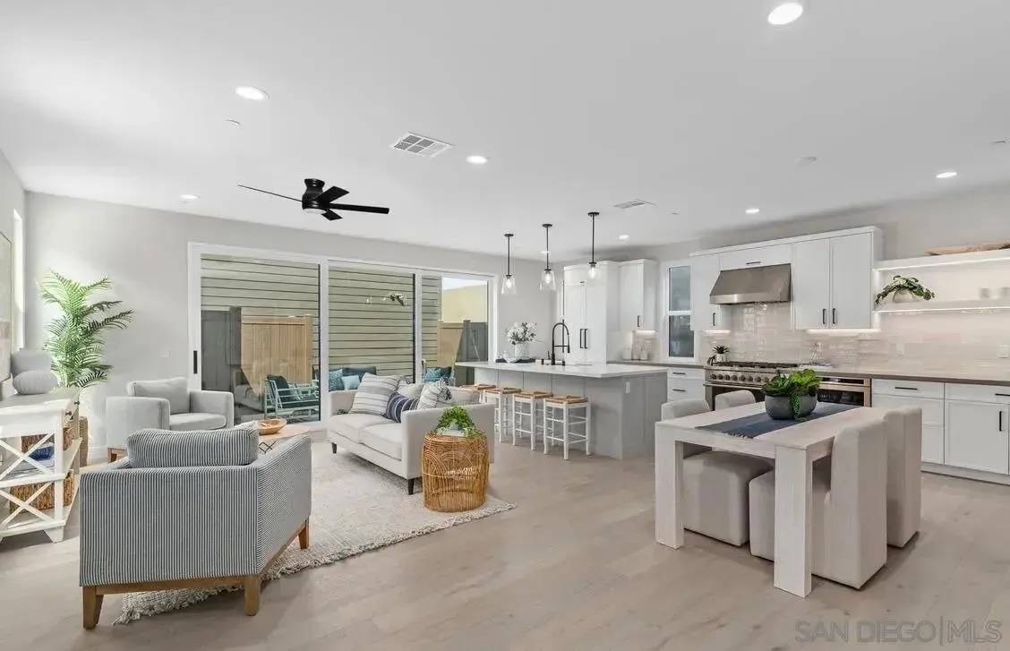 Encinitas, CA 92024,569 N Vulcan Ave.