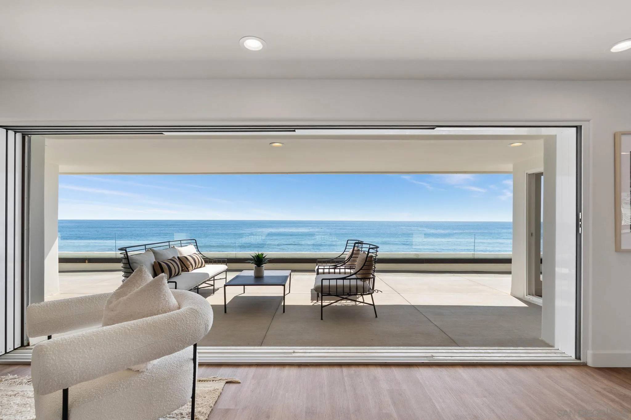 La Jolla, CA 92037,5366 Calumet Ave