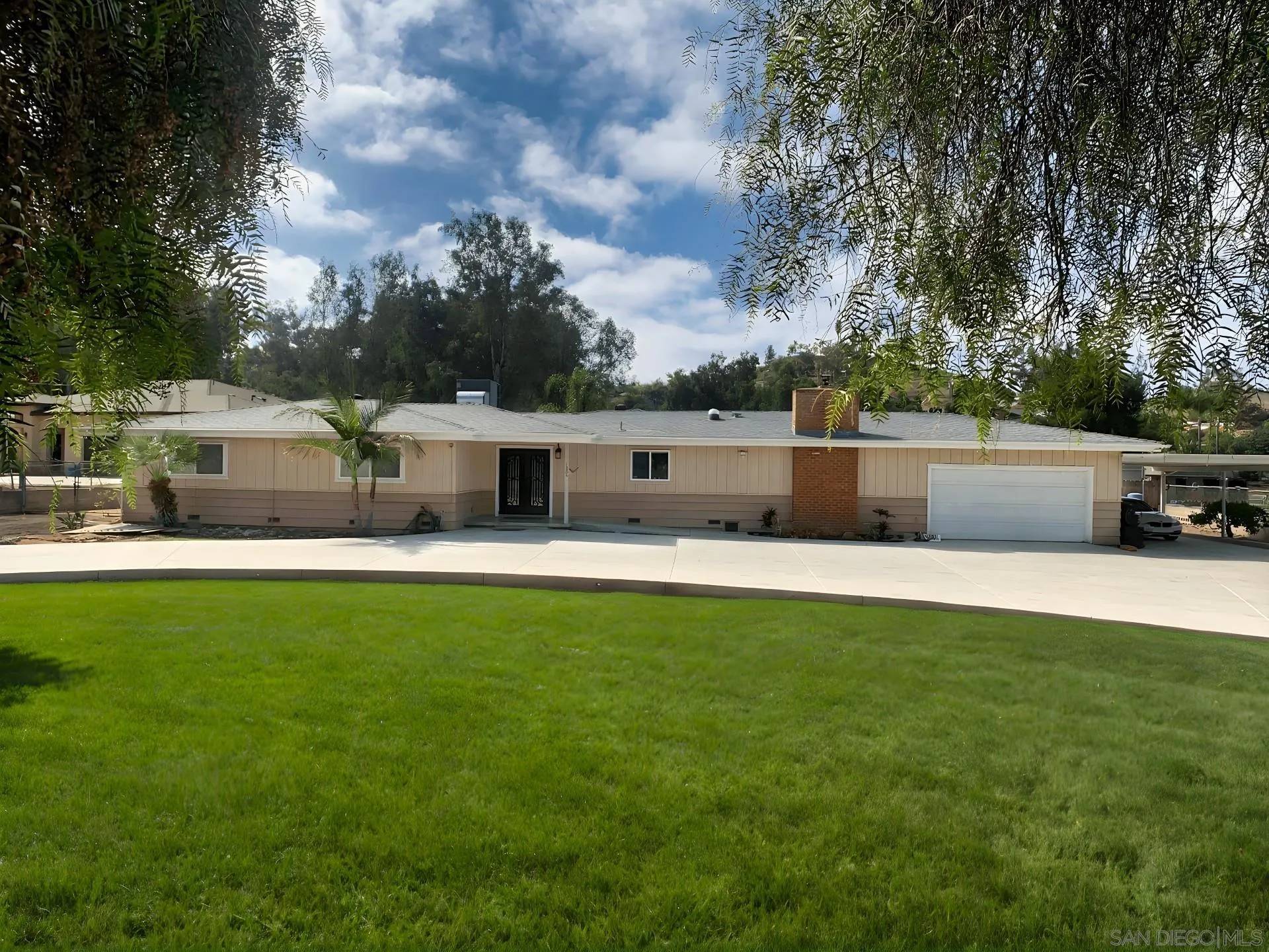 El Cajon, CA 92019,1885 EUCLID AVE