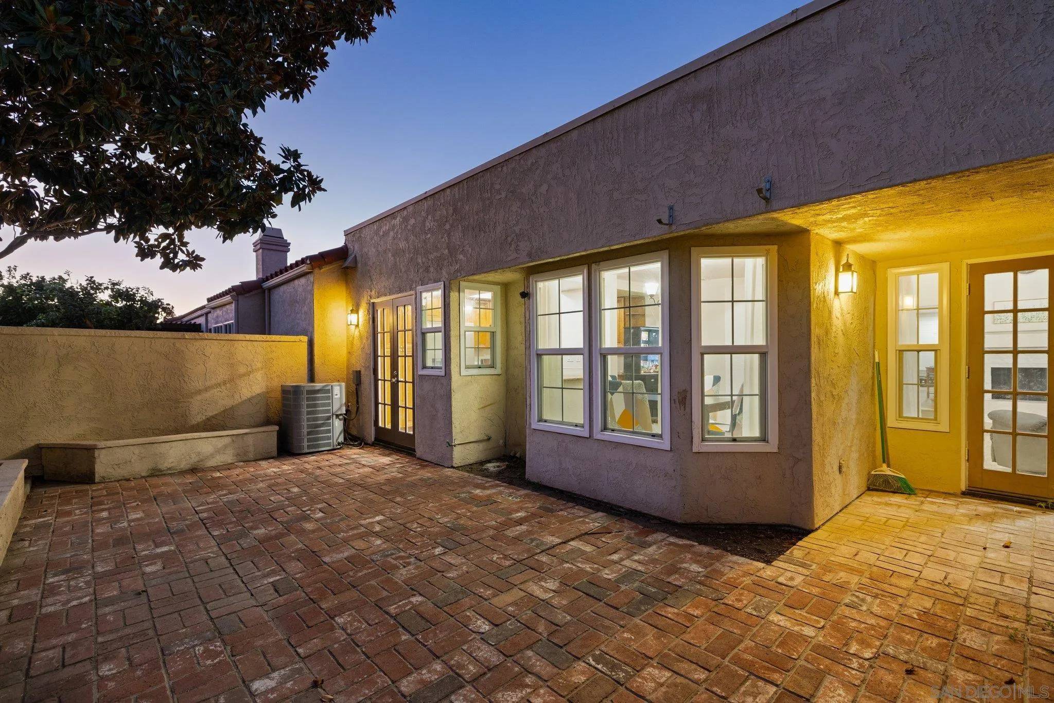 San Diego, CA 92128,15913 Avenida Villaha #42