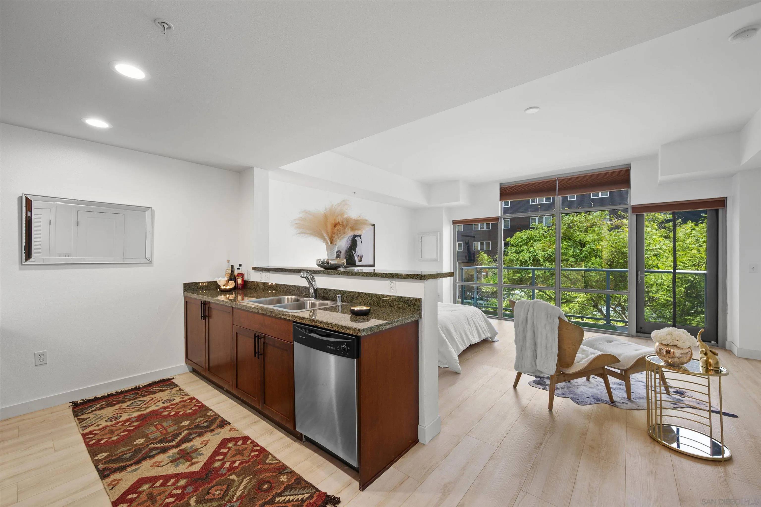 San Diego, CA 92101,206 Park Blvd #405