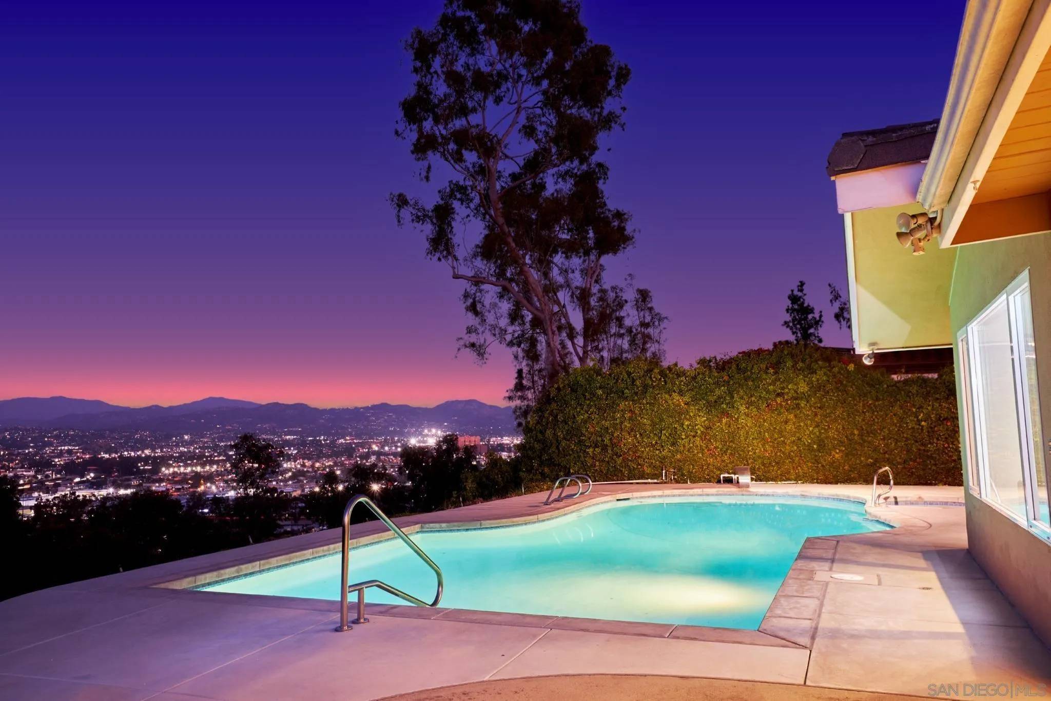 El Cajon, CA 92020,1498 Berenda Place