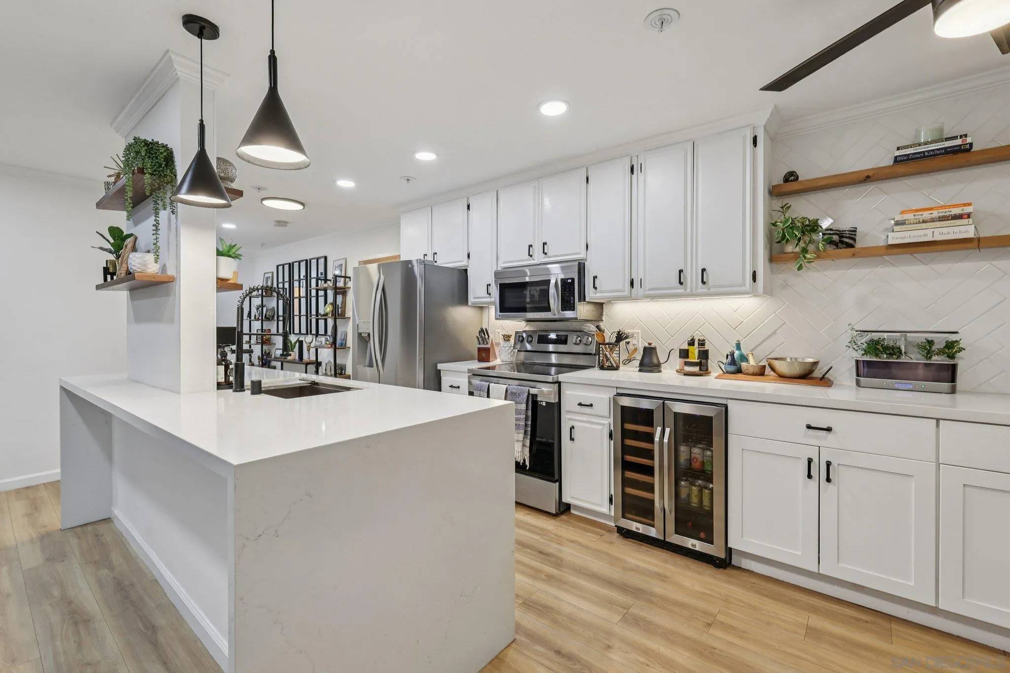 San Diego, CA 92109,1235 Parker Pl #2B