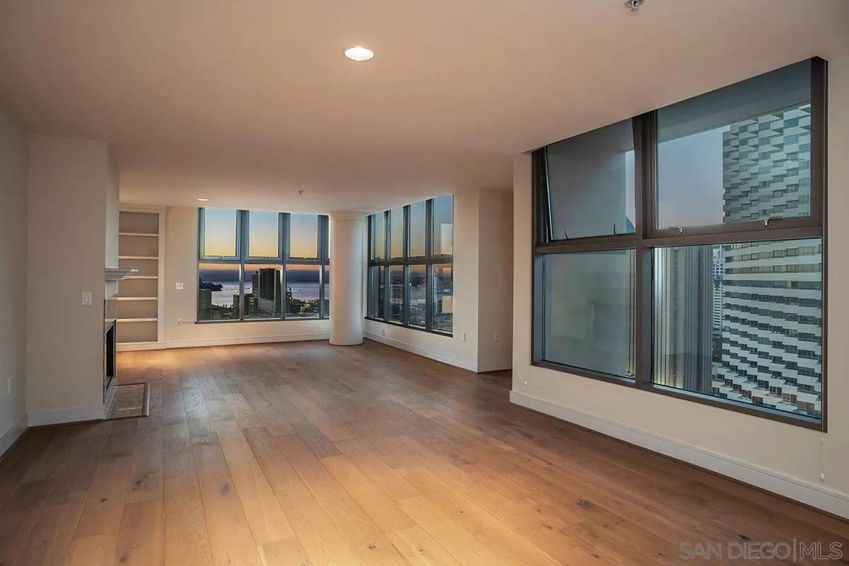 San Diego, CA 92101,645 Front Street #2102