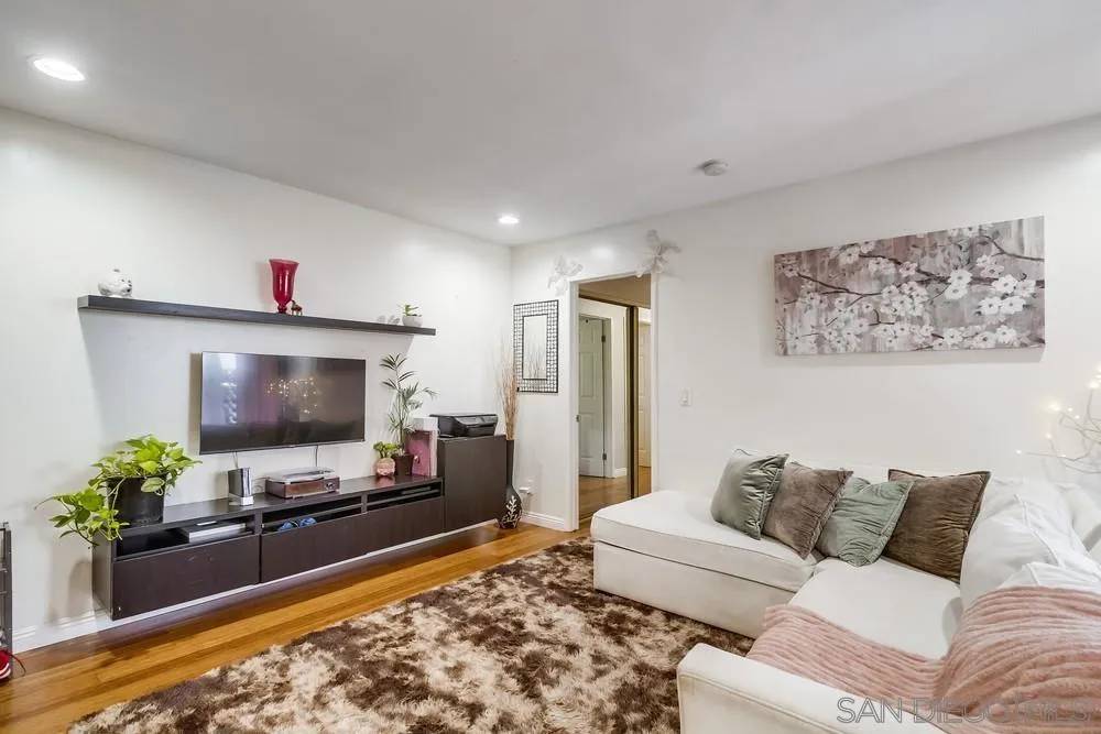 San Diego, CA 92108,8015 CAMINITO DE PIZZA #B