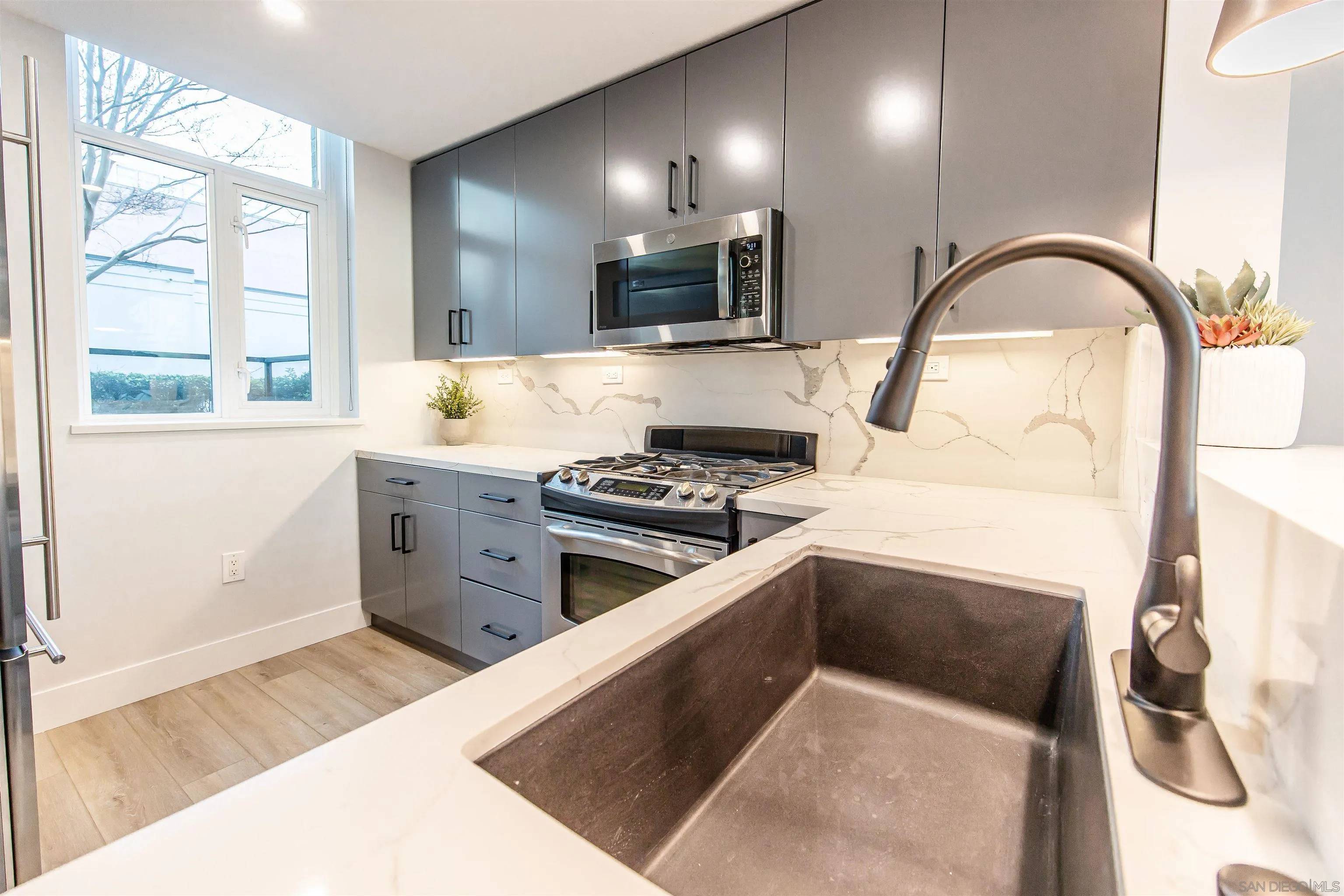 San Diego, CA 92101,325 7Th Ave #215