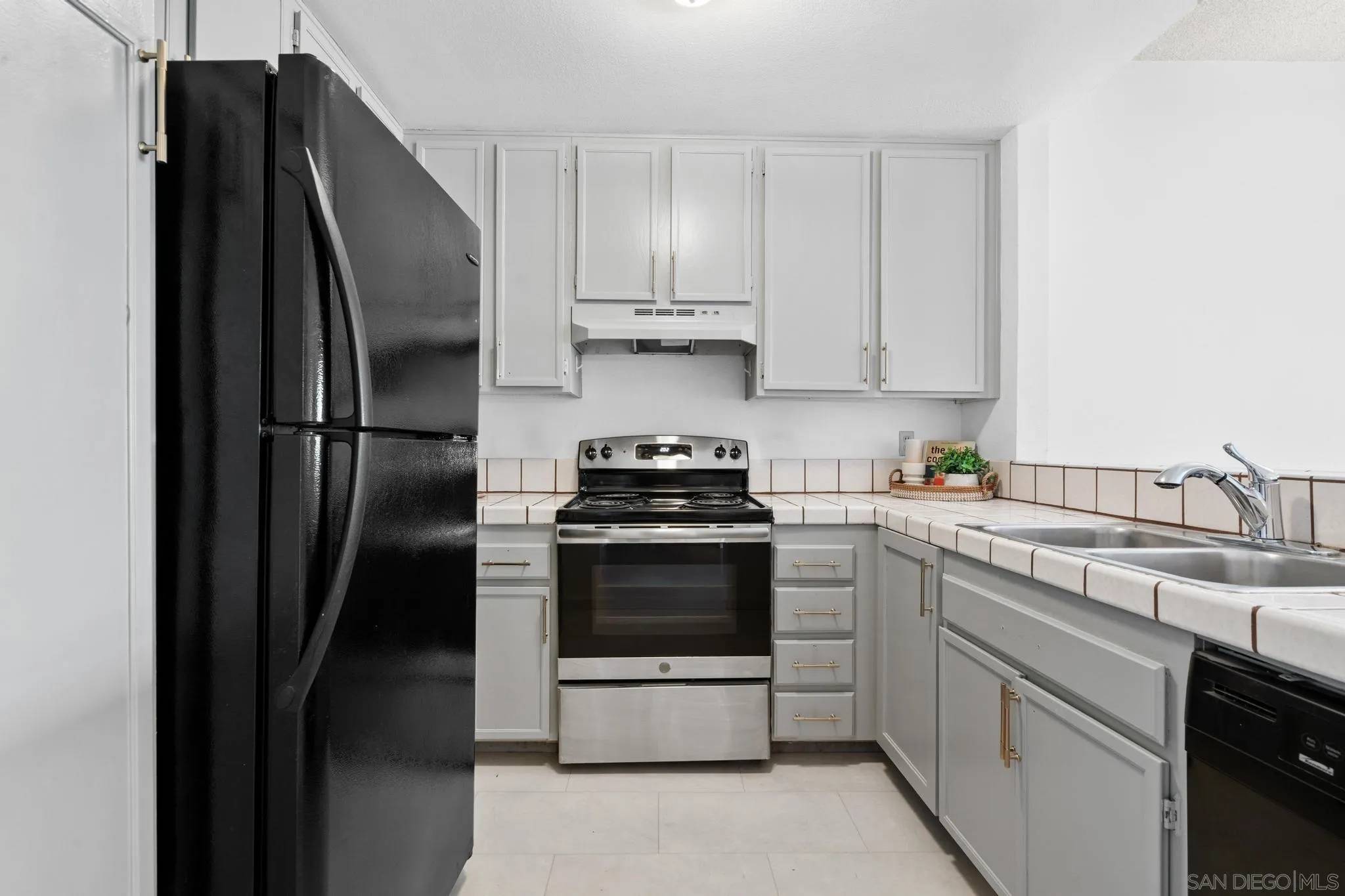 San Diego, CA 92115,5990 Dandridge Ln #198