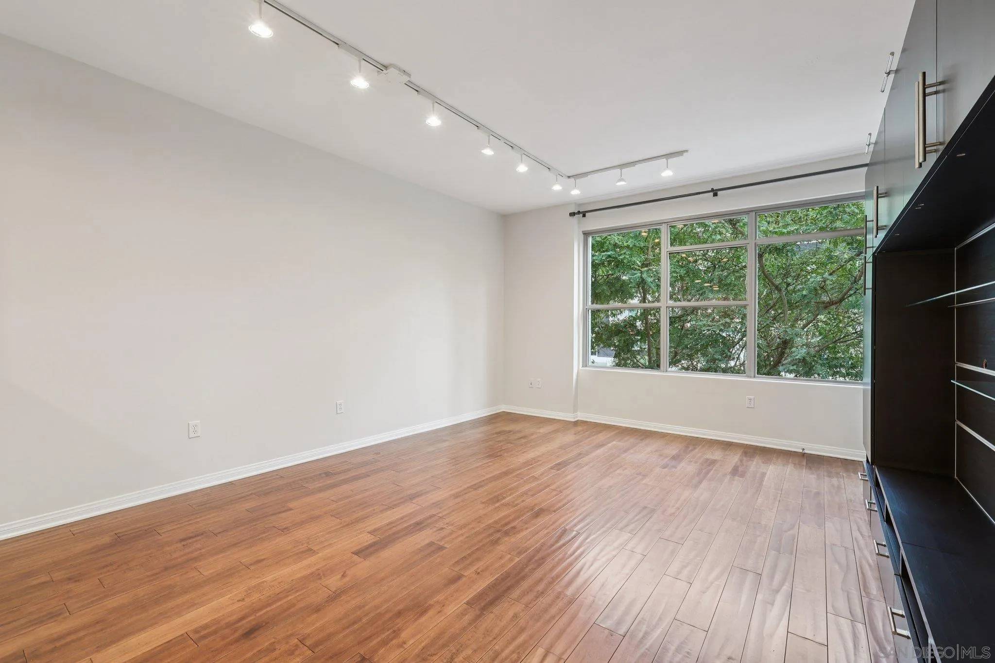 San Diego, CA 92101,206 Park Blvd #307