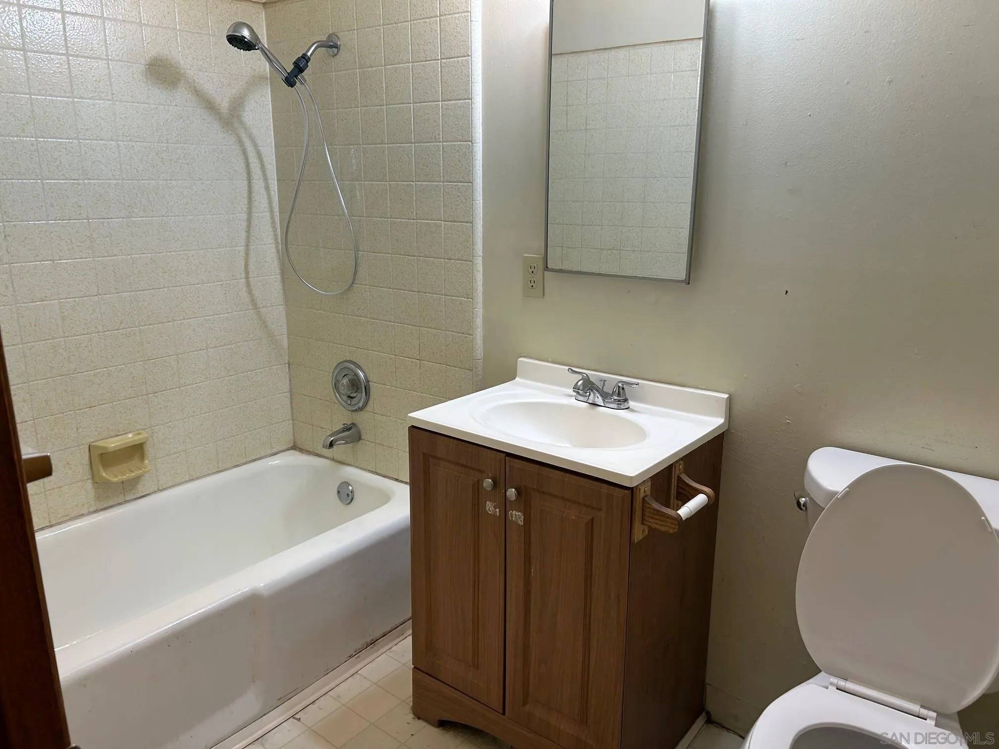 San Diego, CA 92111,3562 Ben Street