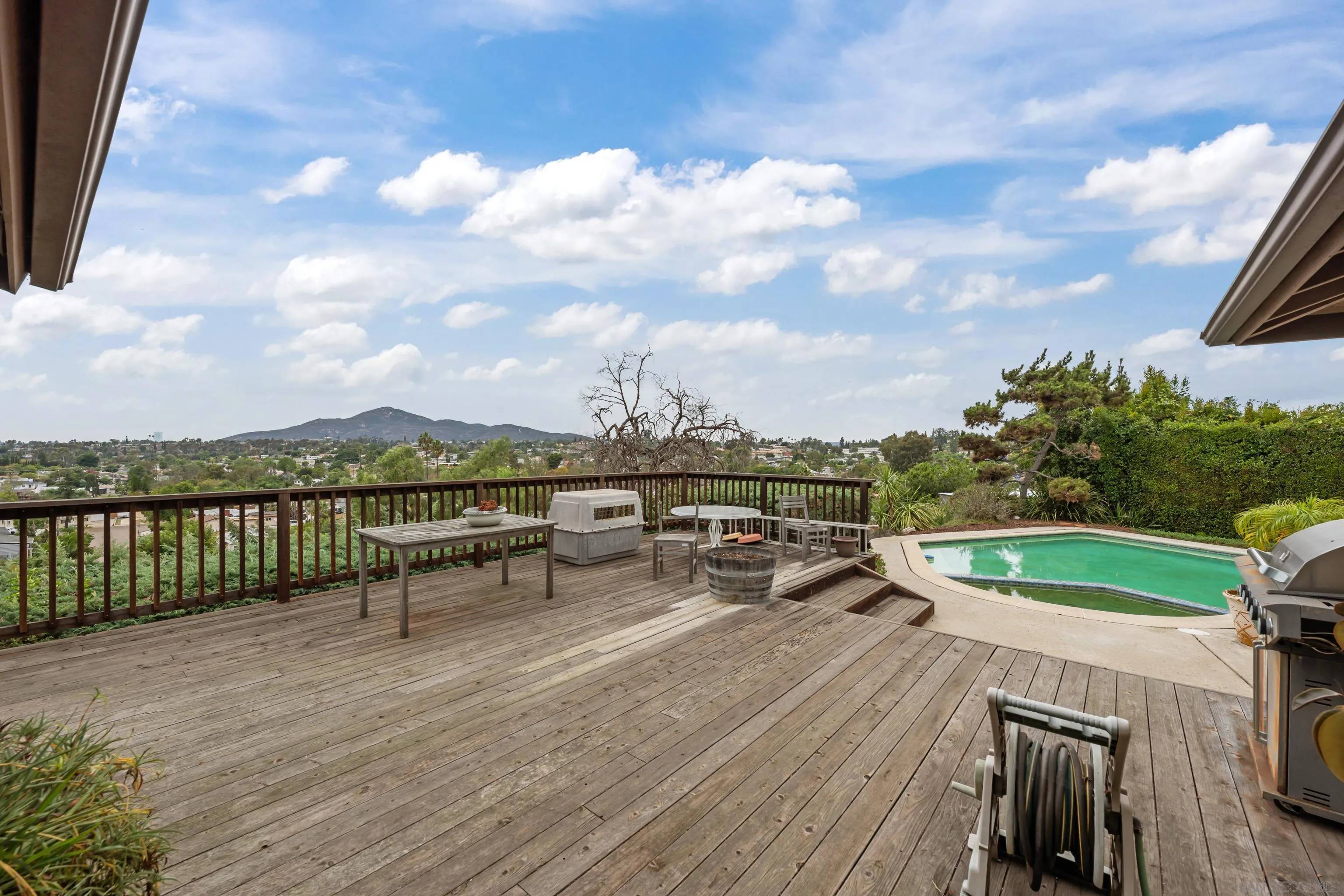 El Cajon, CA 92020,2081 Wedgemere Dr