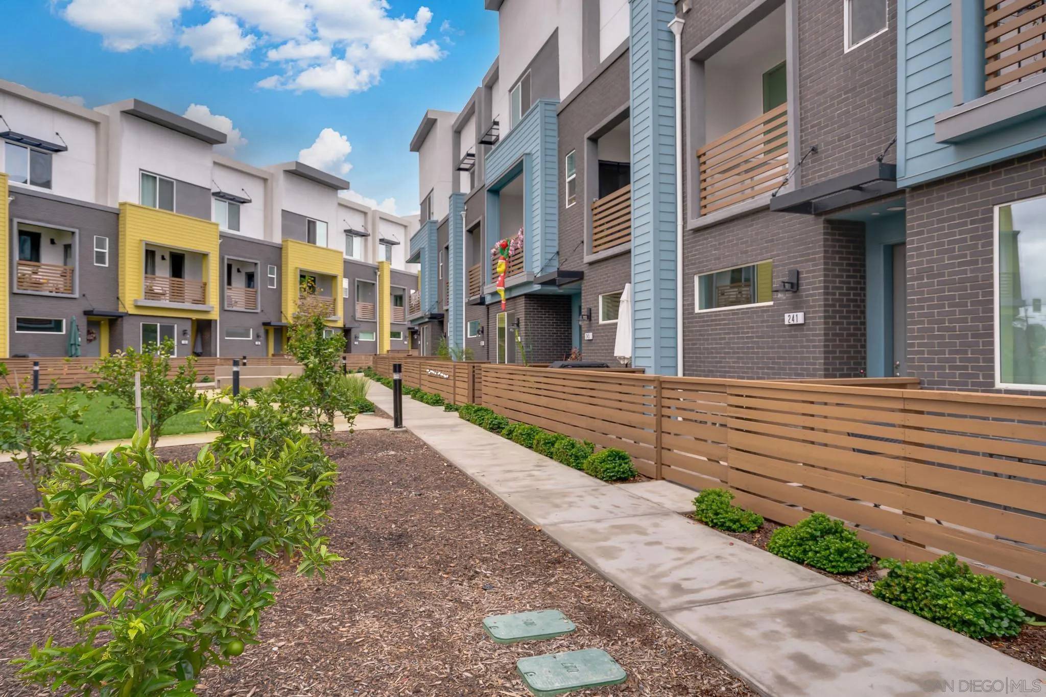 El Cajon, CA 92020,261 Gateway Ct