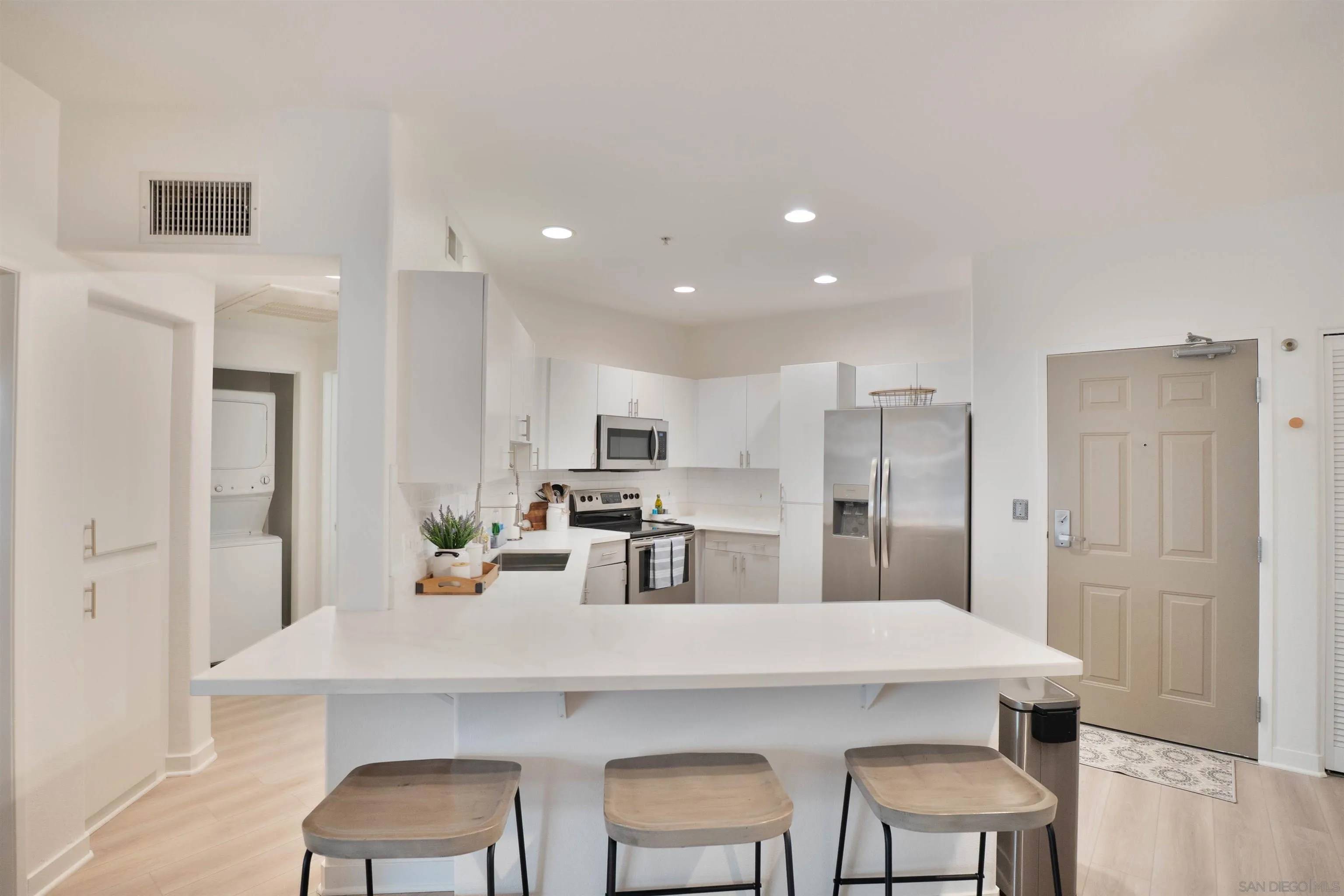 San Diego, CA 92101,1501 Front St #329