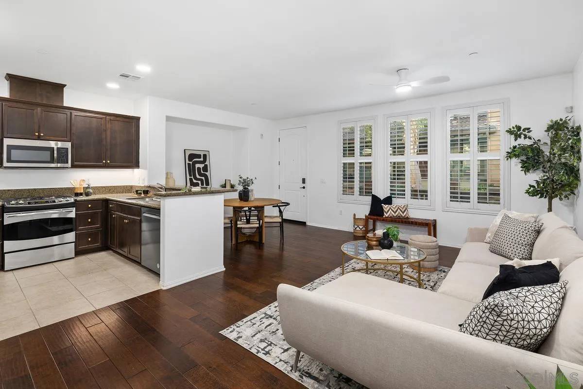 San Diego, CA 92130,10785 New Grv #87