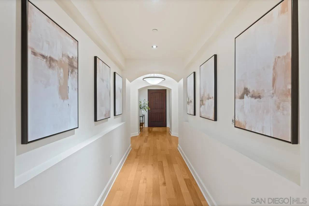 La Jolla, CA 92037,1040 Genter St #103